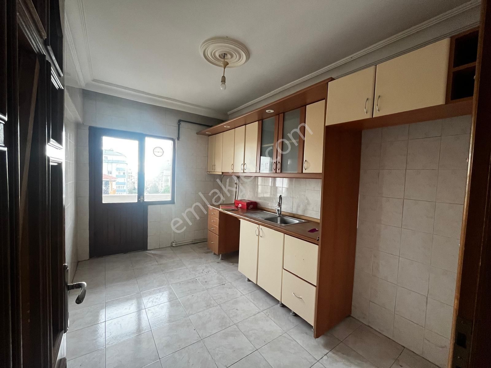 Zümrütevler Hukukçular Sitesinde Metroya 5-10 Dk Yürüme Mesafesi - Görsel 8