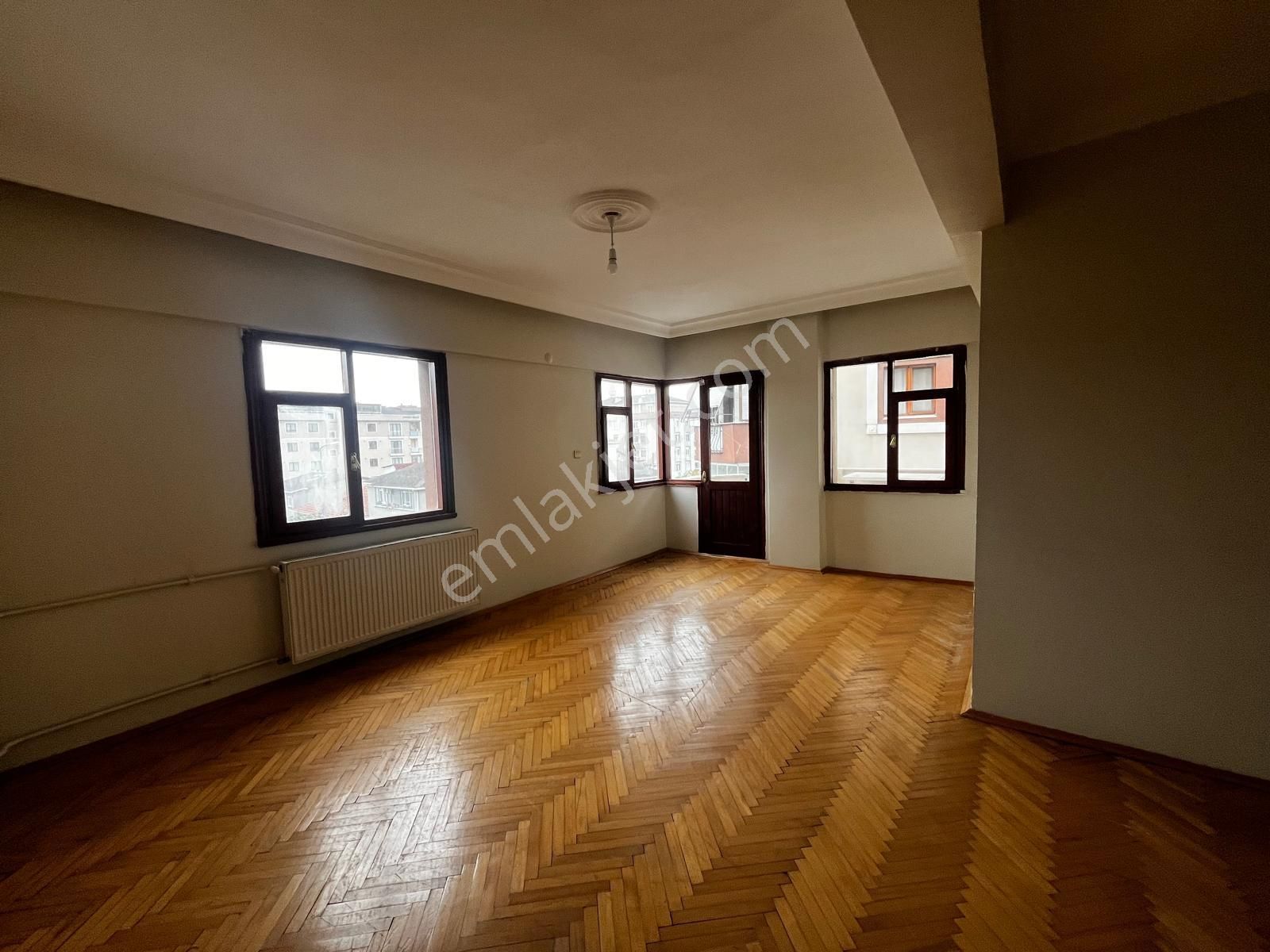 Zümrütevler Hukukçular Sitesinde Metroya 5-10 Dk Yürüme Mesafesi - Görsel 2