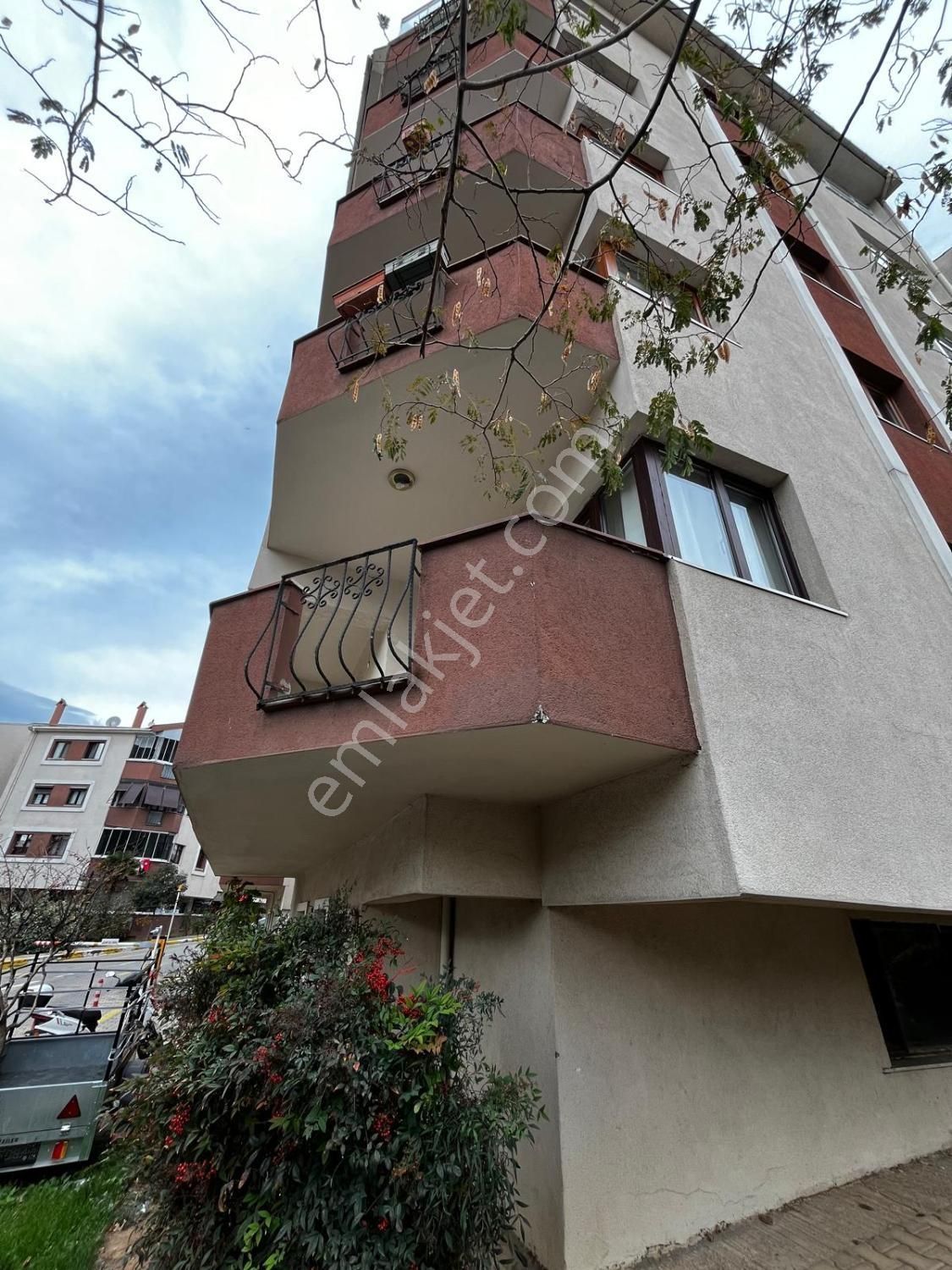 Zümrütevler Hukukçular Sitesinde Metroya 5-10 Dk Yürüme Mesafesi - Görsel 4