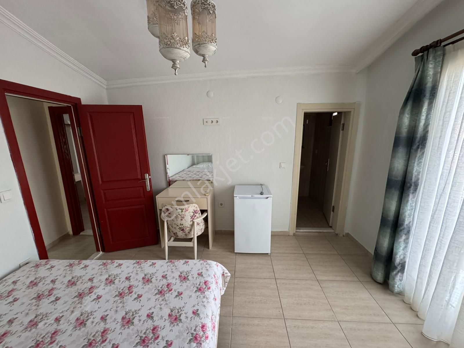 Dikili Merkezde | 6 Odalı, Bahçeli, Yüksek Getirili Pansiyon - Görsel 24