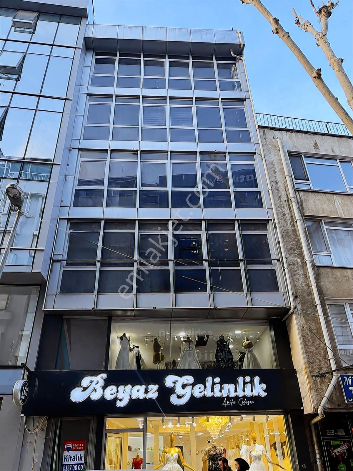 Pendik Çarşıda Kiralık İş Yeri