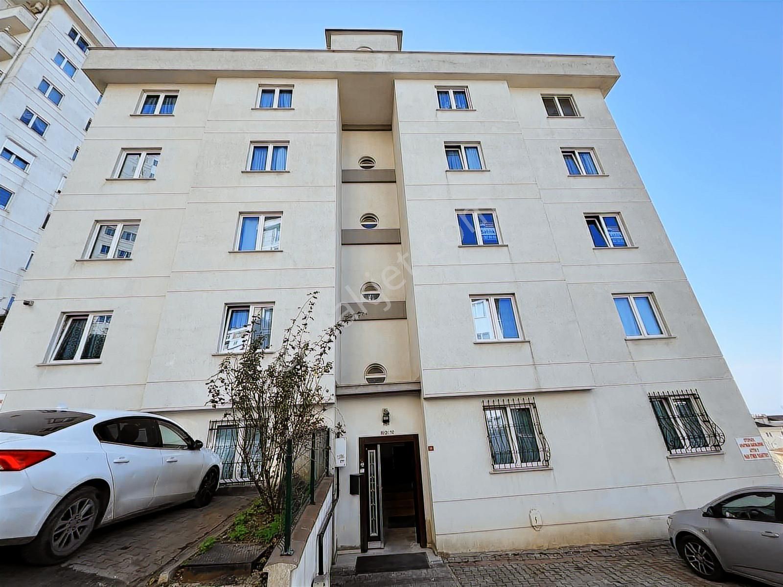 Kartal Yakacık'ta Deniz Manzaralı Emsalsiz 3+1 Satılık Daire