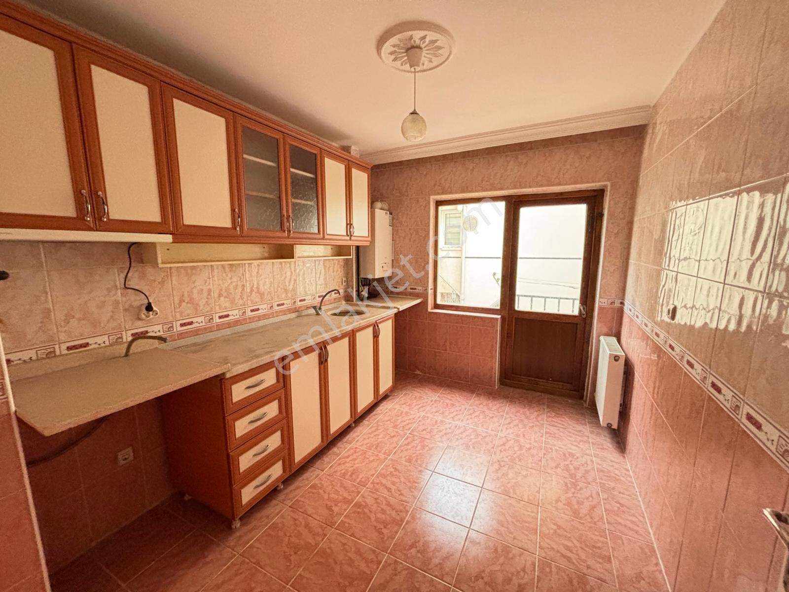 Ş.hakan Bayrak Parkı Yknı Arakat 3+1 Yüksek Giriş Kiralık Daire**