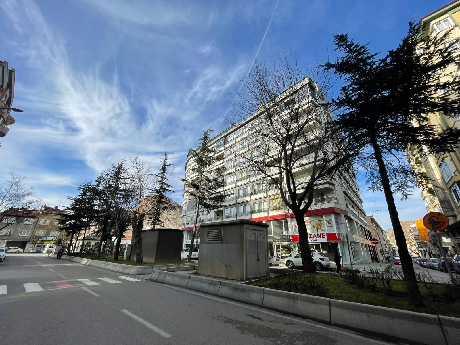 Afyon Üçok Emlaktan Dervişpaşa Mah Merkezde Satılık Lüx 4+1 Köşe Sıfır Niteliğinde Dublex Daire