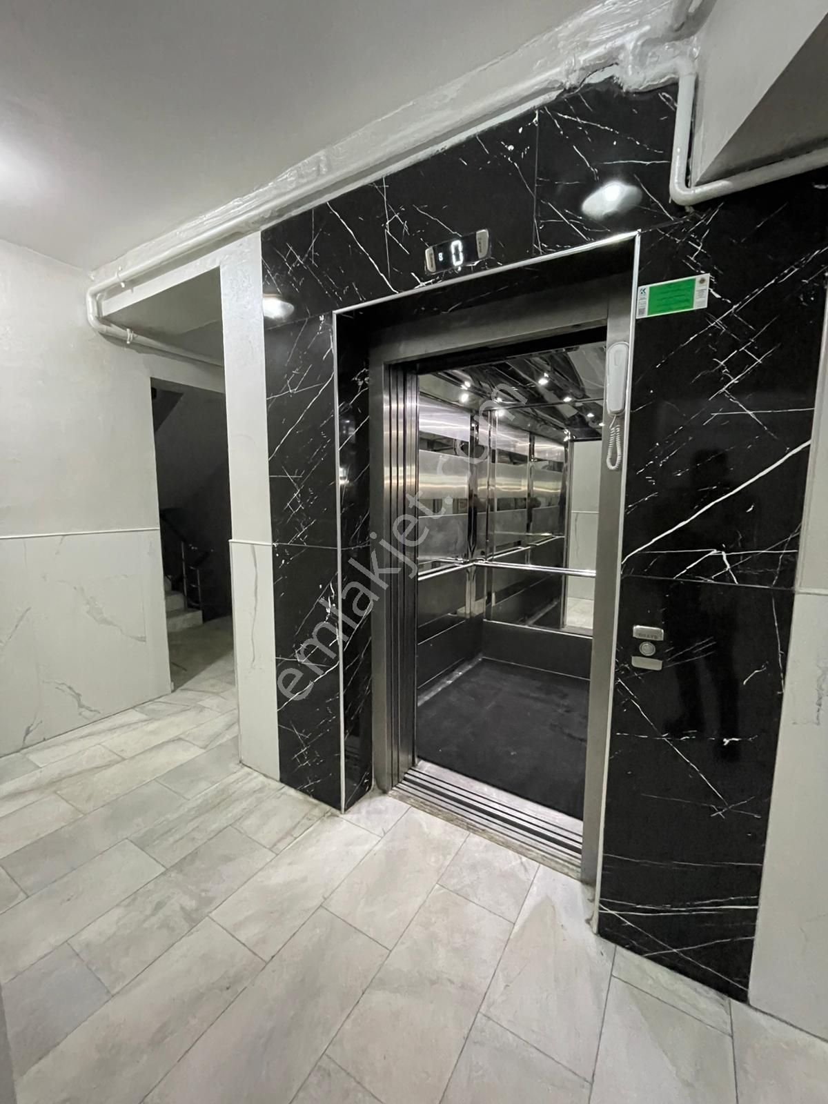 Afyon Üçok Emlaktan Dervişpaşa Mah Merkezde Satılık Lüx 4+1 Köşe Sıfır Niteliğinde Dublex Daire - Görsel 2