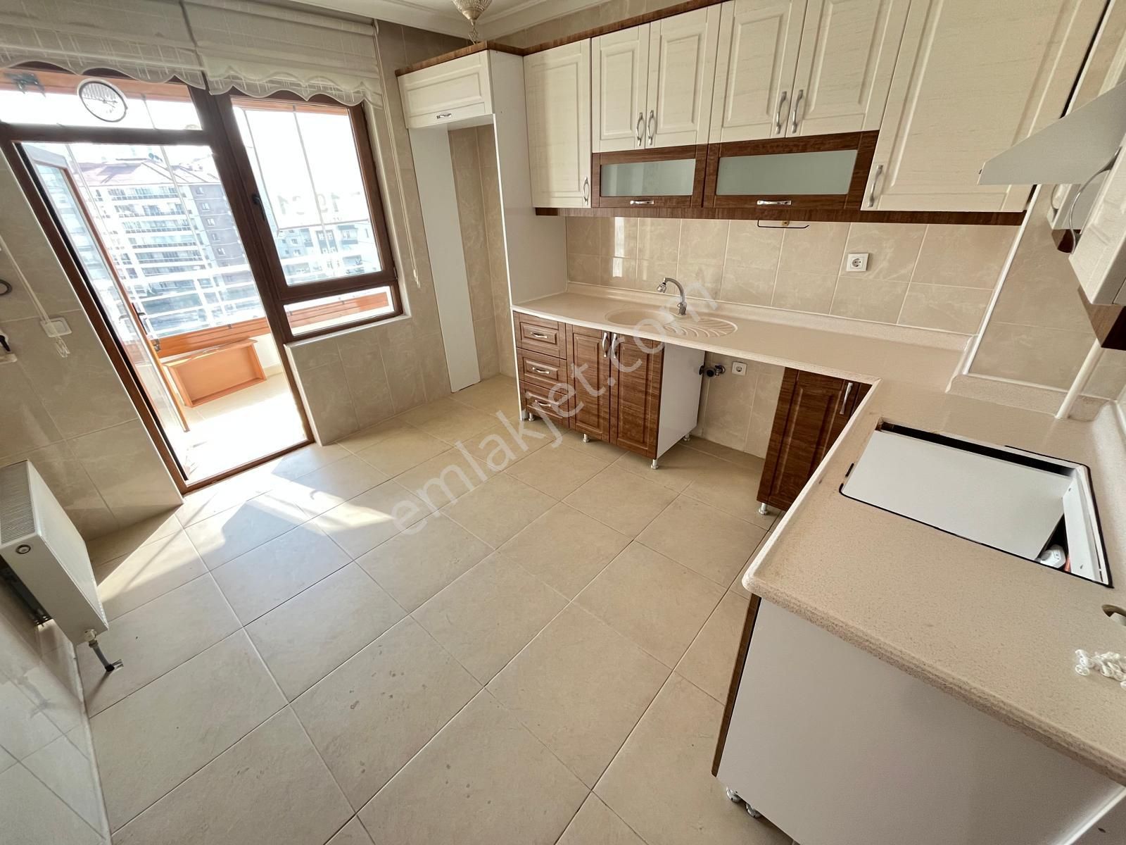 Şentepe Teleferik Yakını Sitede Ebebeyin Banyolu Masrafsız Satılık Daire** - Görsel 4