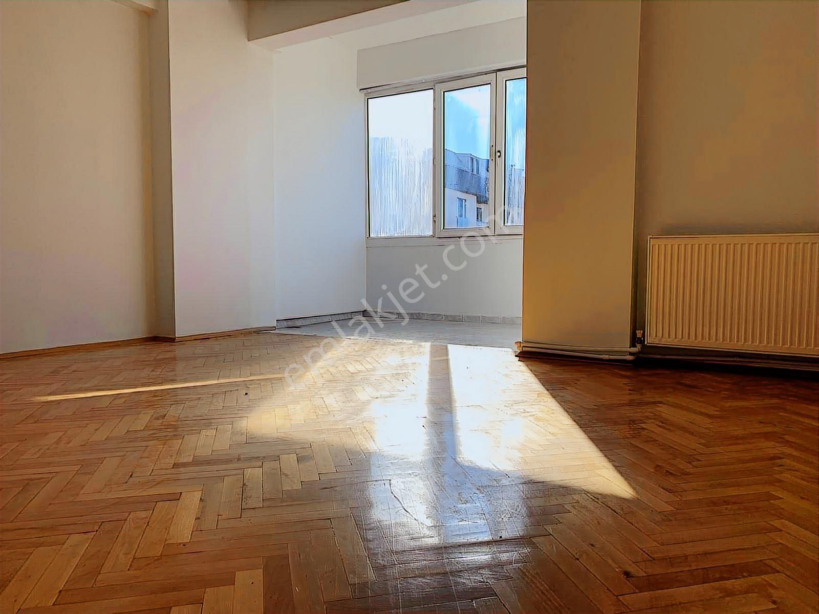 Pendikte Deniz Manzaralı Kiralık 6+2, Net 300 M² Dubleks Daire - Görsel 35