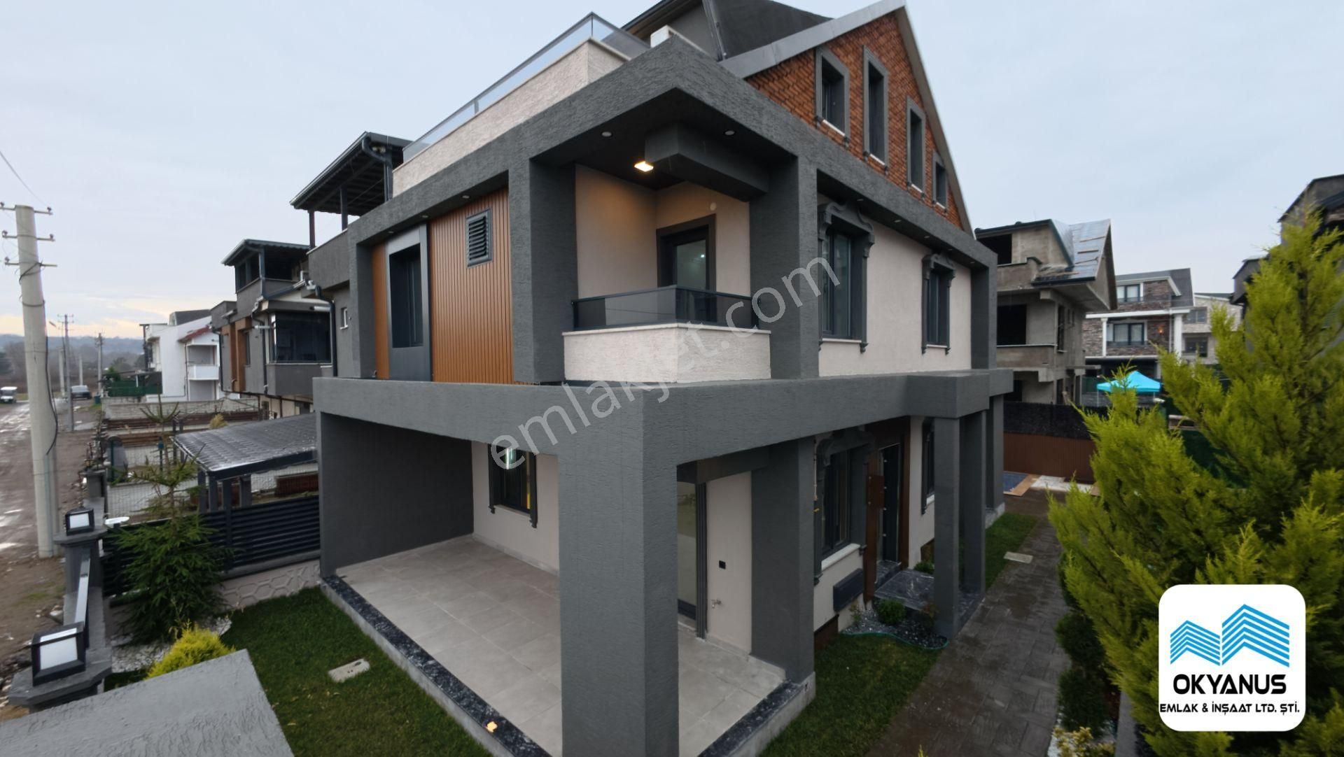 Sakarya Kocaali'de Özel Tasarım Deniz Manzaralı Havuzlu 4+1 Villa