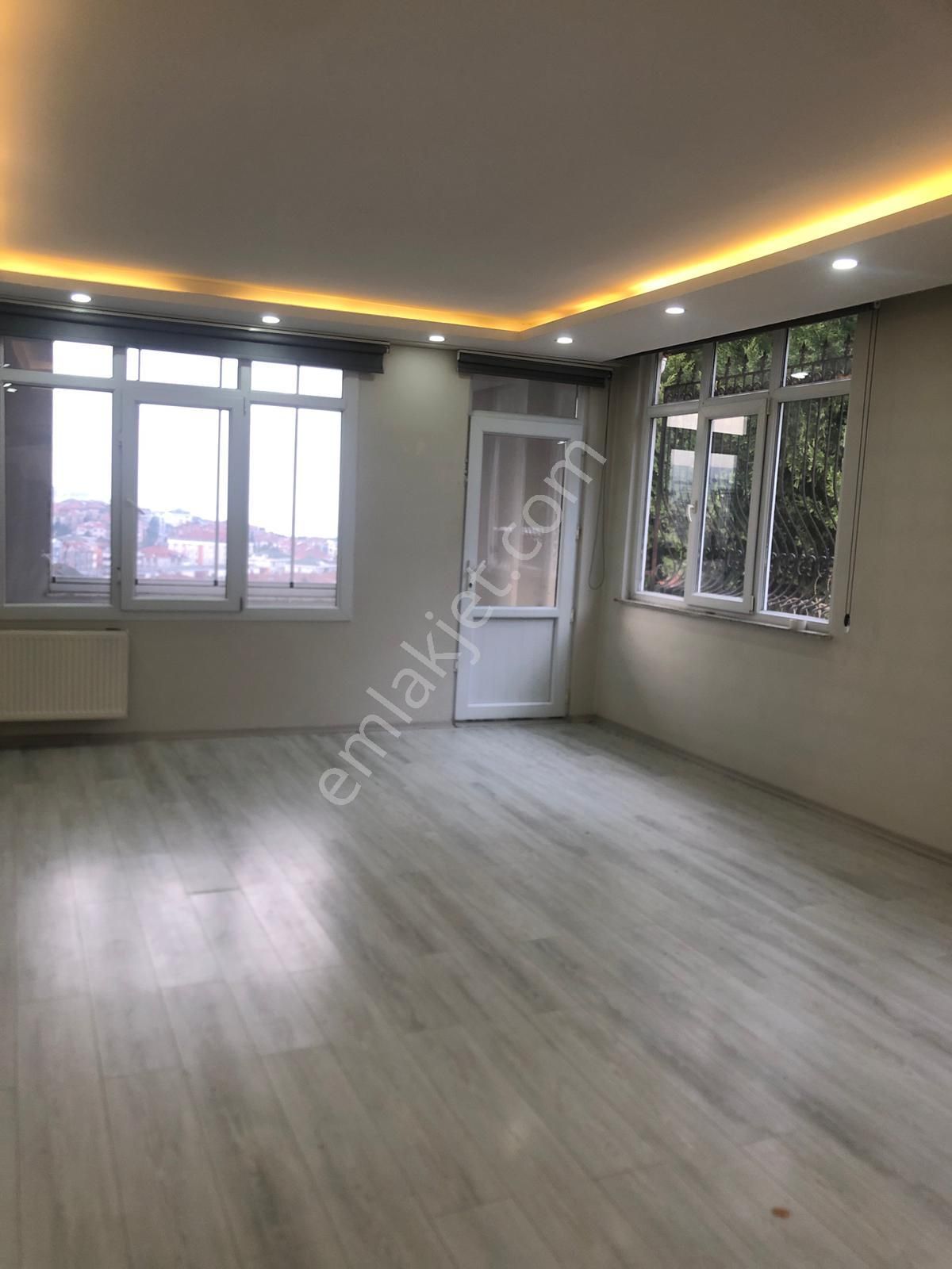 Büyükçekmece Fatih Mah Lüx Merkezi Geniş Bahçekatı 3+1 Satılık Daire