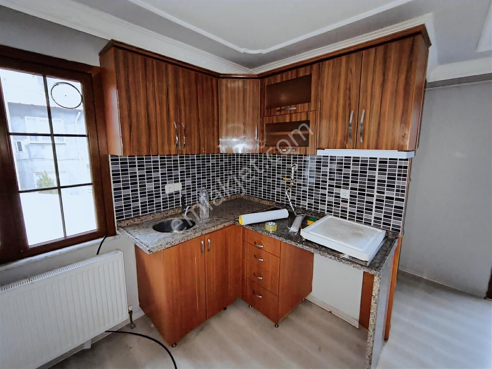 Koru Emlaktan Kiralık Emiroğlu Ana Caddeye Yakın 1+1 Daire - Görsel 3