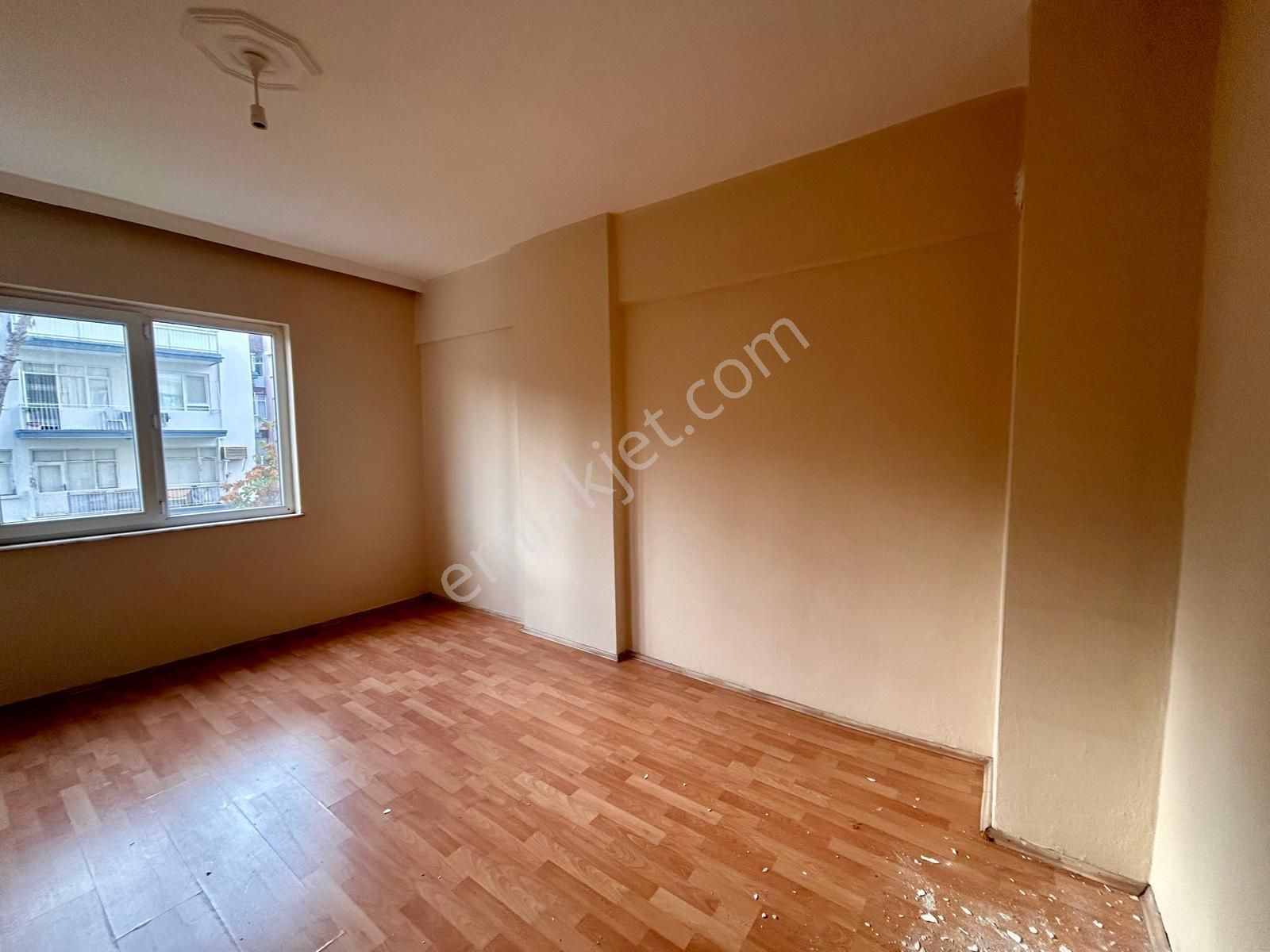 Ulus Mithatpaşa Caddesi Üzerinde Geniş 3+1 Kiralık Daire - Görsel 2