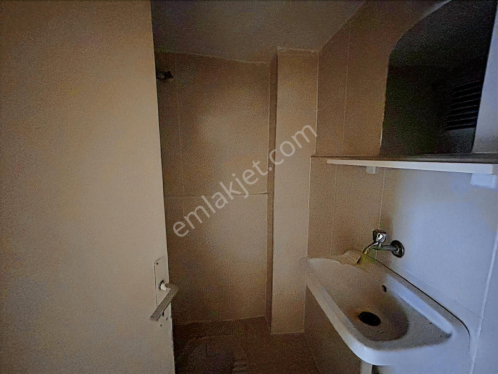 Ulus Mithatpaşa Caddesi Üzerinde Geniş 3+1 Kiralık Daire - Görsel 16