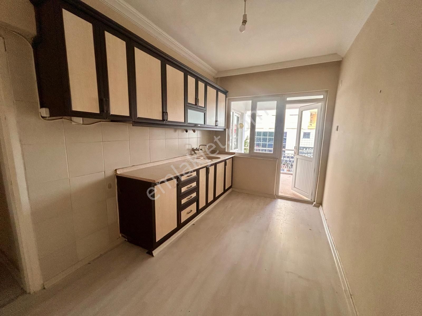 Ulus Mithatpaşa Caddesi Üzerinde Geniş 3+1 Kiralık Daire - Görsel 11