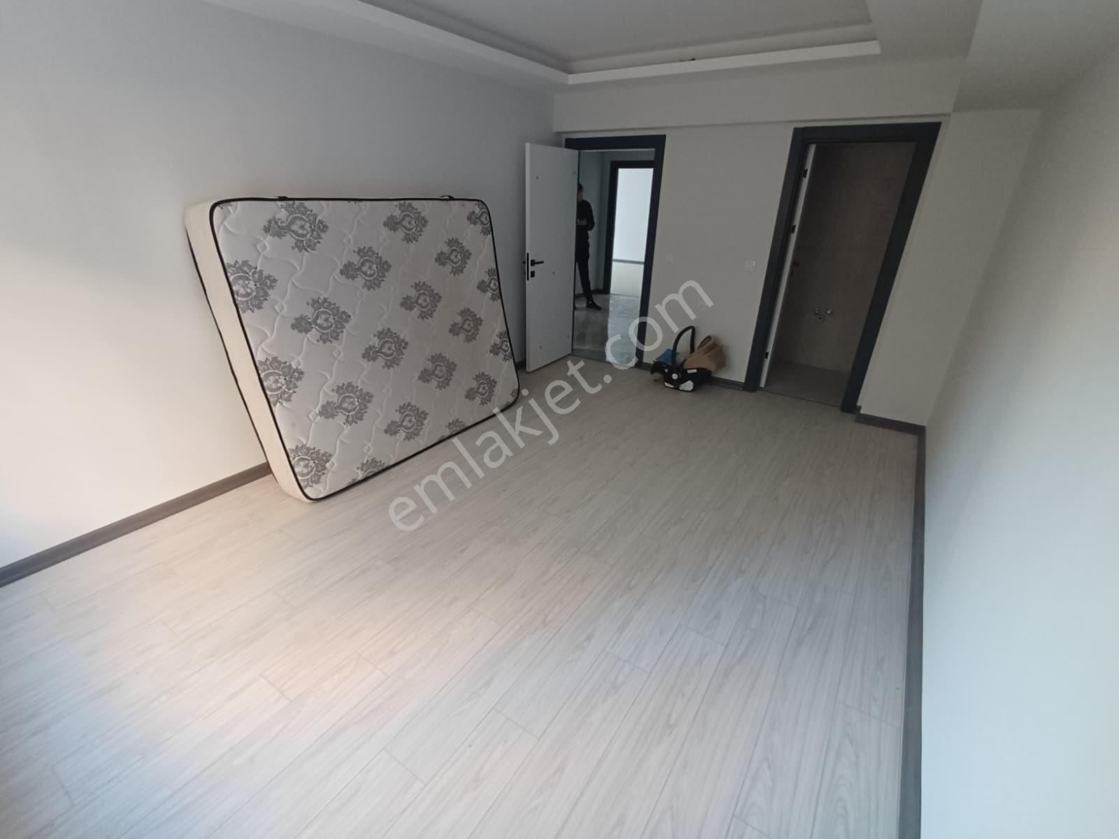 Tevfik Saglam Cadde Yakını Kot 2 Yapılı 3+1 - Görsel 23