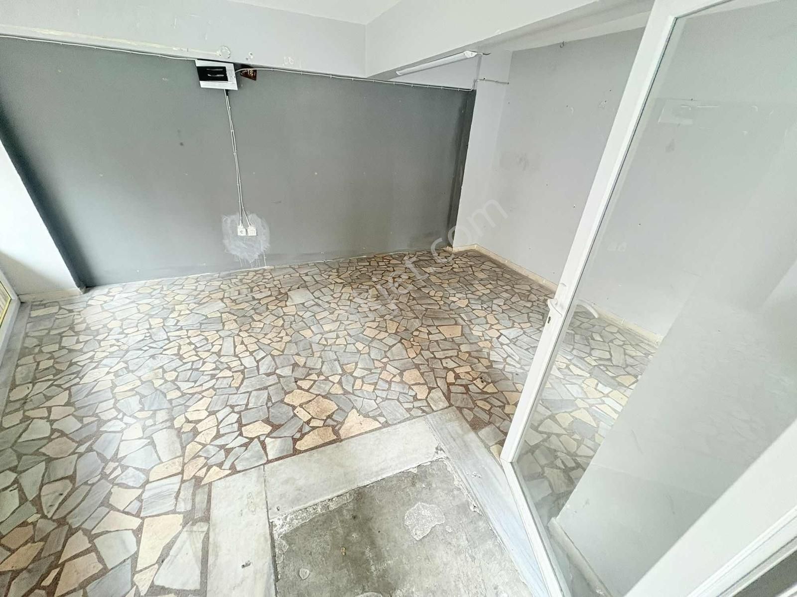 Pusula İnş.tan Cadde Üzeri Köşe Başı Giriş Kiralık Dükkan - Görsel 2