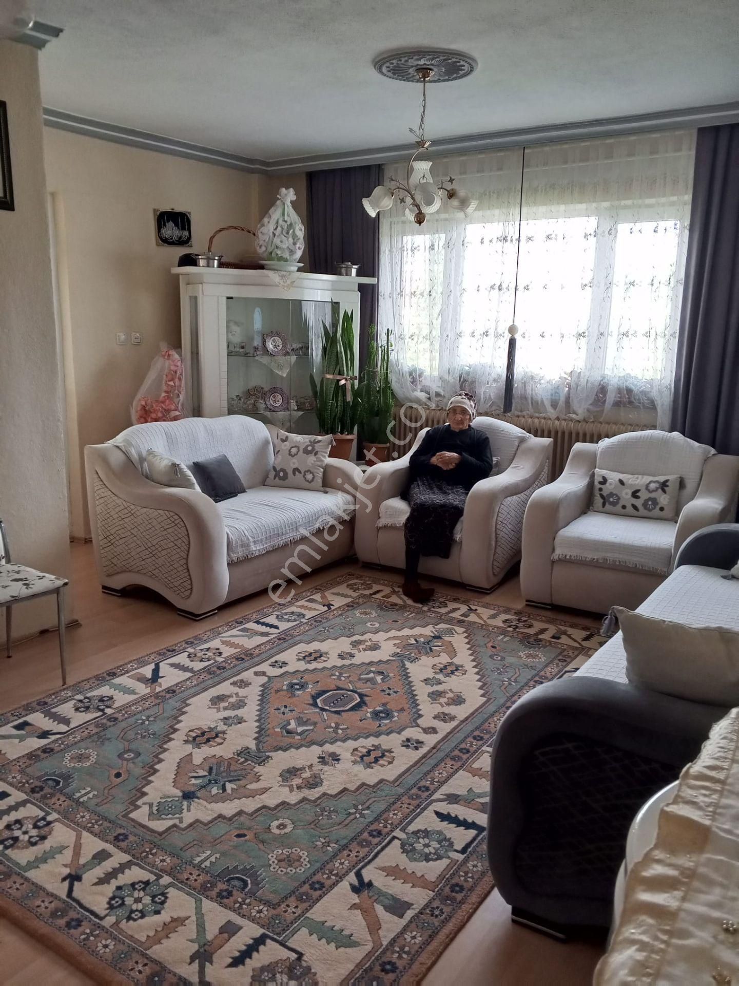 Bursa İnegöl Alanyurt Yunus Emre Mah.3+1 26\30 Arası 110m2 4. Kat Satılık Daire