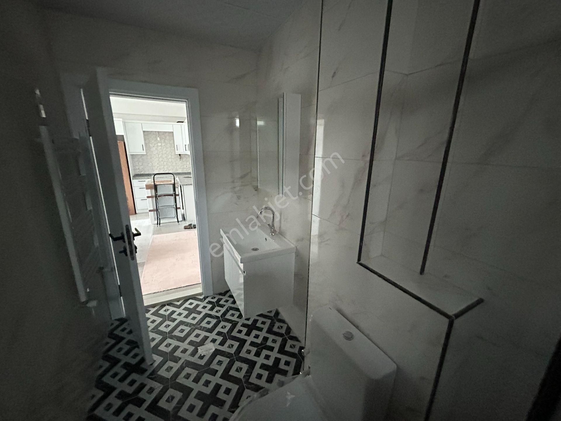 Üniversite, Hastane, Hava Üssü Ve Kafeler Bölgesi Yakınında Kiralık Eşyalı Sıfır 1+1 Daire - Görsel 14