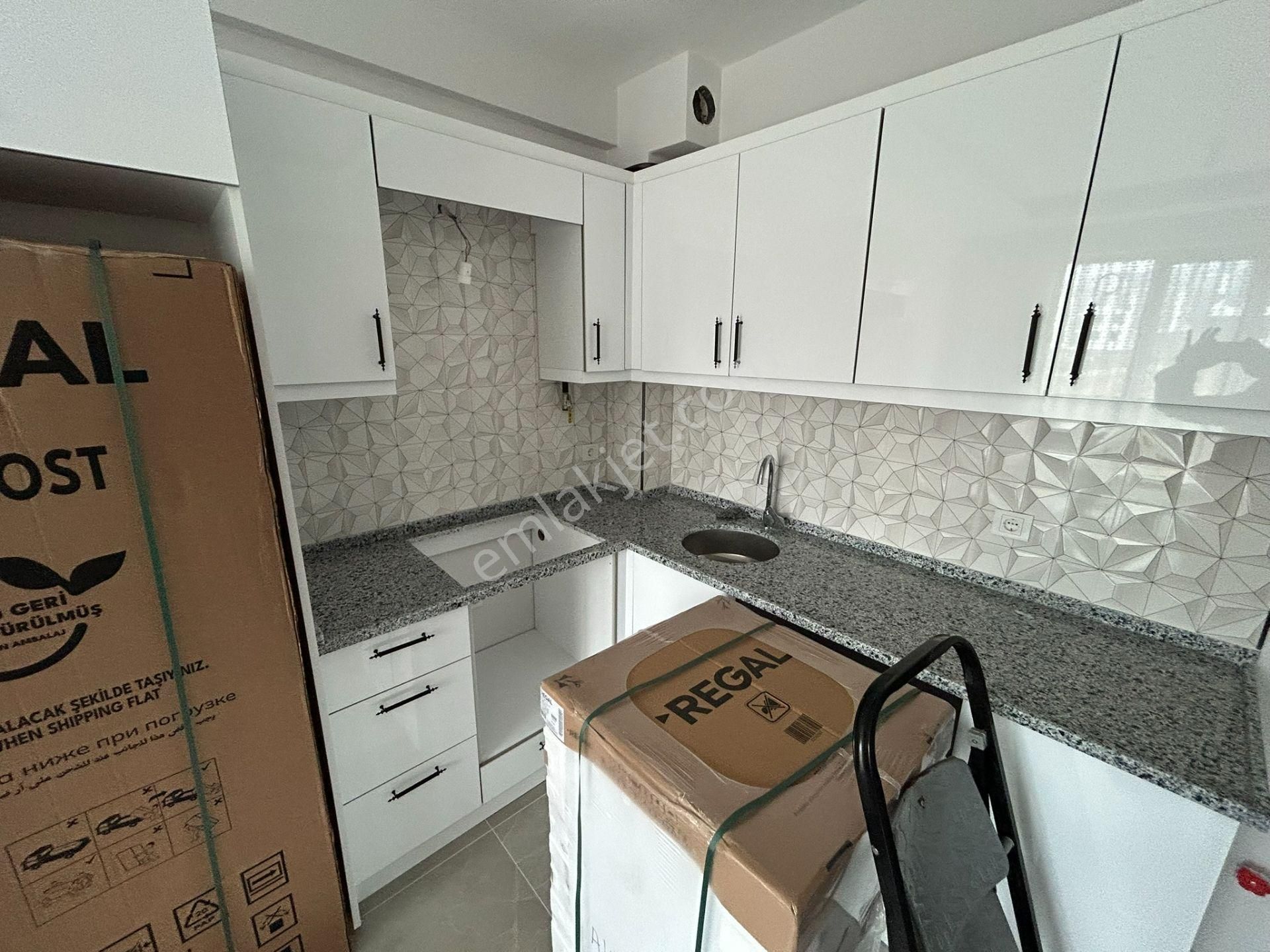 Üniversite, Hastane, Hava Üssü Ve Kafeler Bölgesi Yakınında Kiralık Eşyalı Sıfır 1+1 Daire - Görsel 8