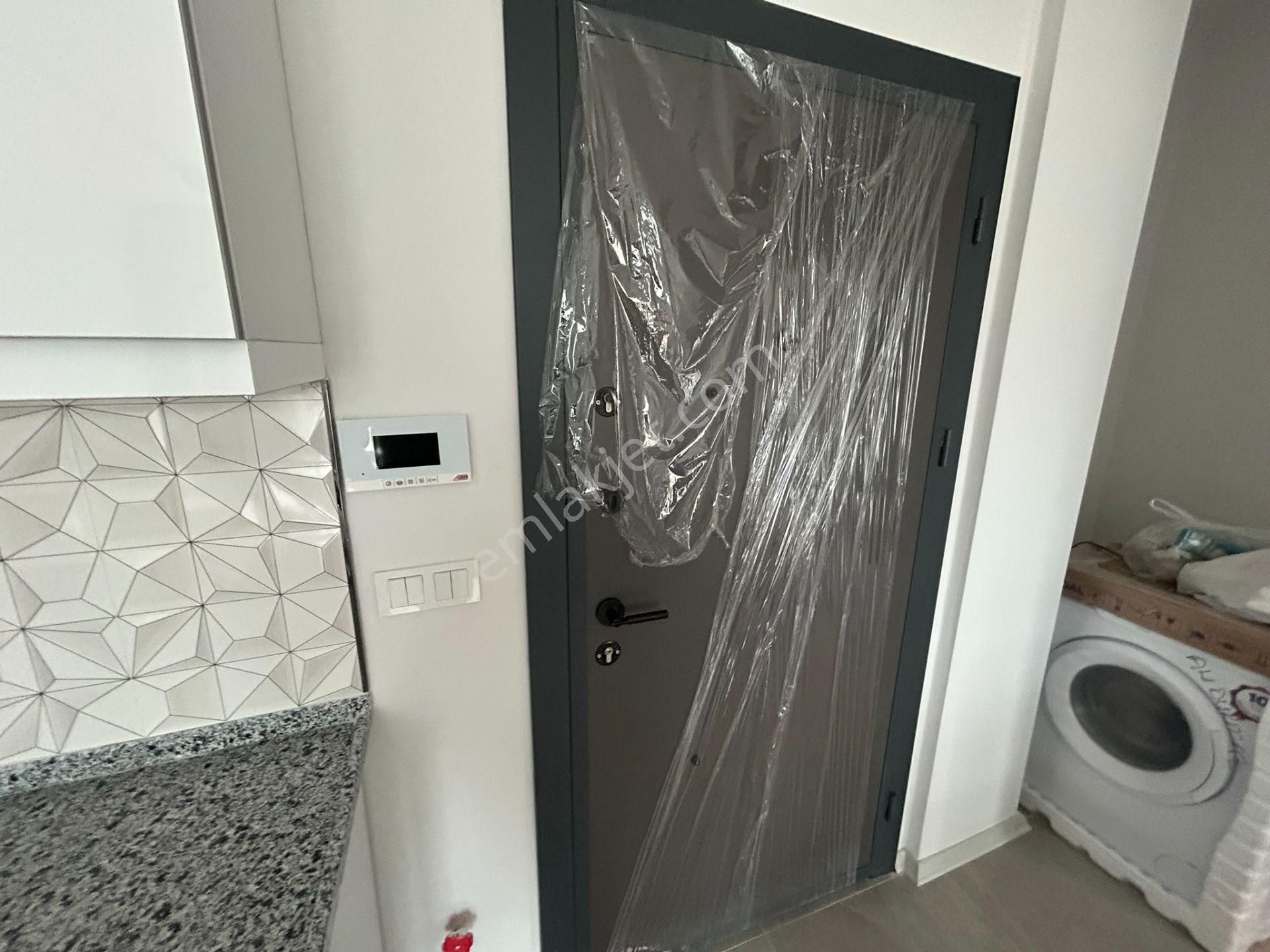 Üniversite, Hastane, Hava Üssü Ve Kafeler Bölgesi Yakınında Kiralık Eşyalı Sıfır 1+1 Daire - Görsel 9