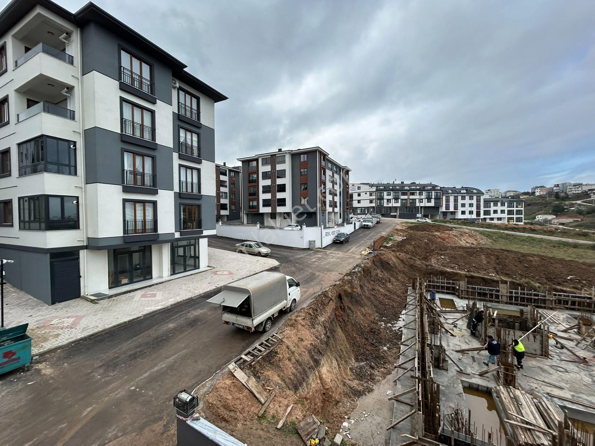 Üniversite, Hastane, Hava Üssü Ve Kafeler Bölgesi Yakınında Kiralık Eşyalı Sıfır 1+1 Daire - Görsel 22