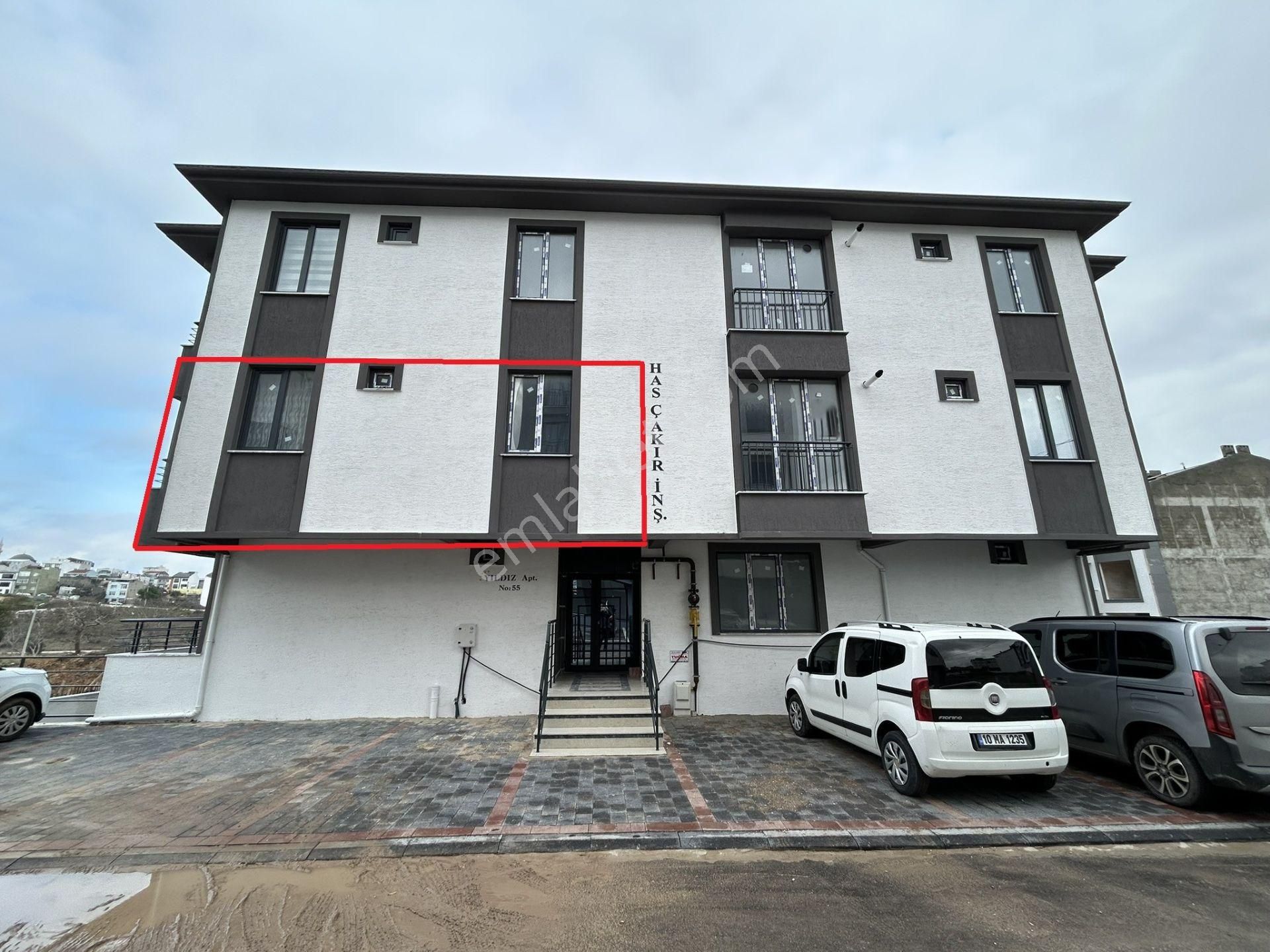 Üniversite, Hastane, Hava Üssü Ve Kafeler Bölgesi Yakınında Kiralık Eşyalı Sıfır 1+1 Daire