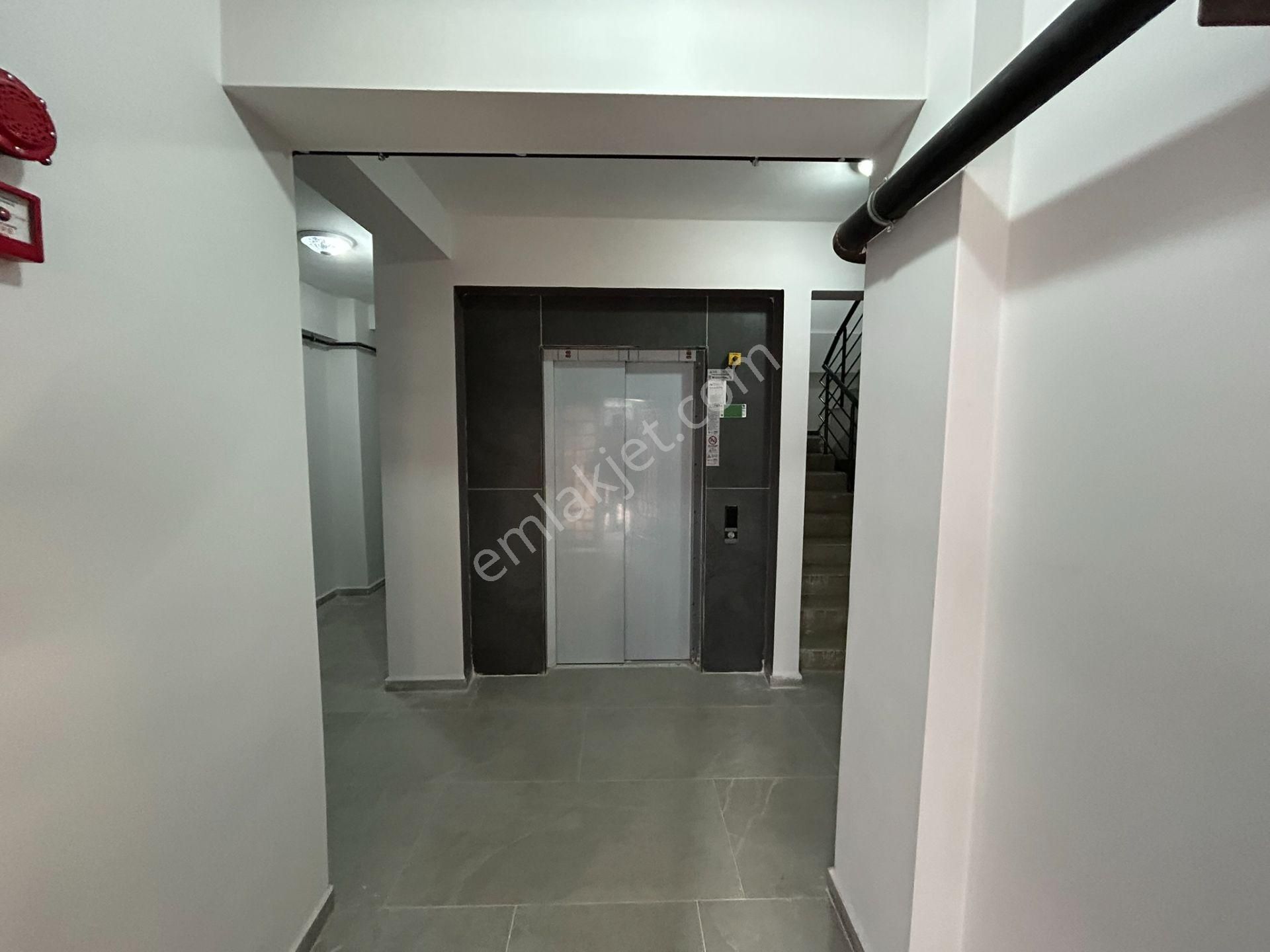 Üniversite, Hastane, Hava Üssü Ve Kafeler Bölgesi Yakınında Kiralık Eşyalı Sıfır 1+1 Daire - Görsel 26