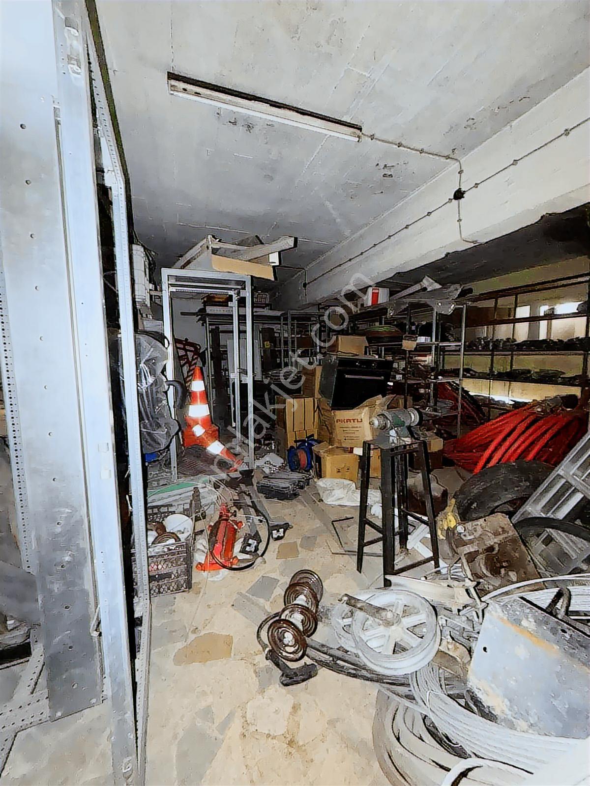 Sanayi Sitesinde Satılık 300 Metre² Dükkan - Görsel 9