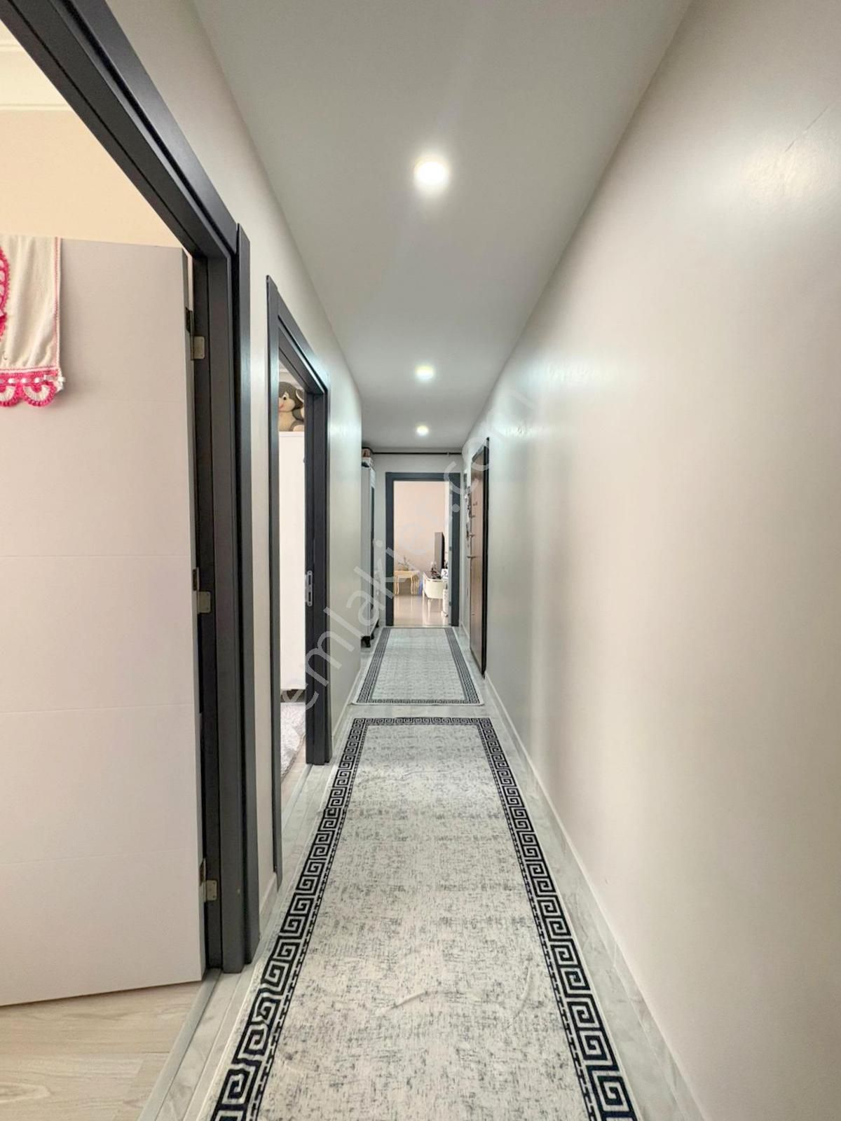 Mertcan'dan Metroya 5dk Havuzlu Güvenlikli Site İçi Ara Kat 2+1 - Görsel 12