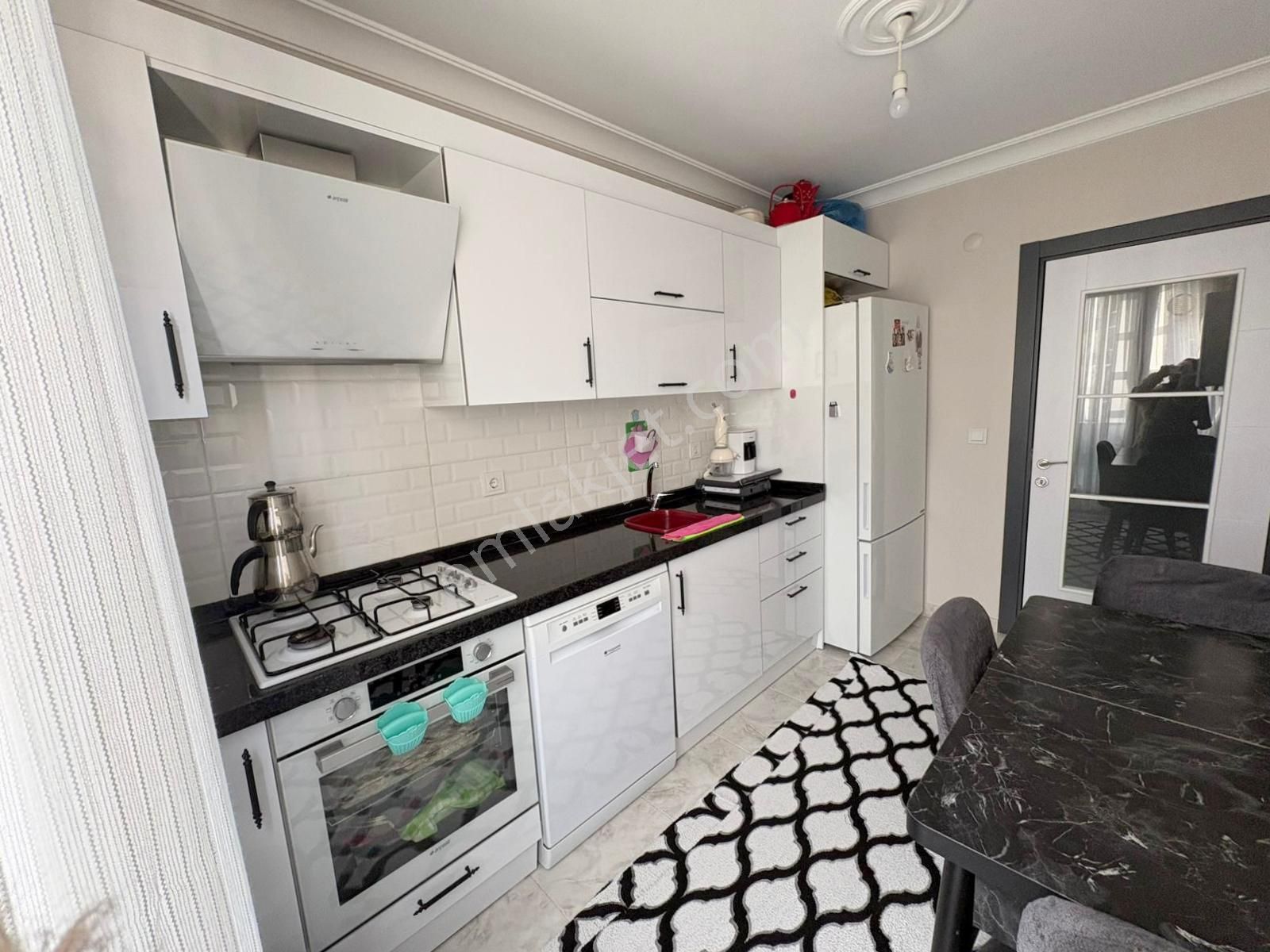 Mertcan'dan Metroya 5dk Havuzlu Güvenlikli Site İçi Ara Kat 2+1 - Görsel 6