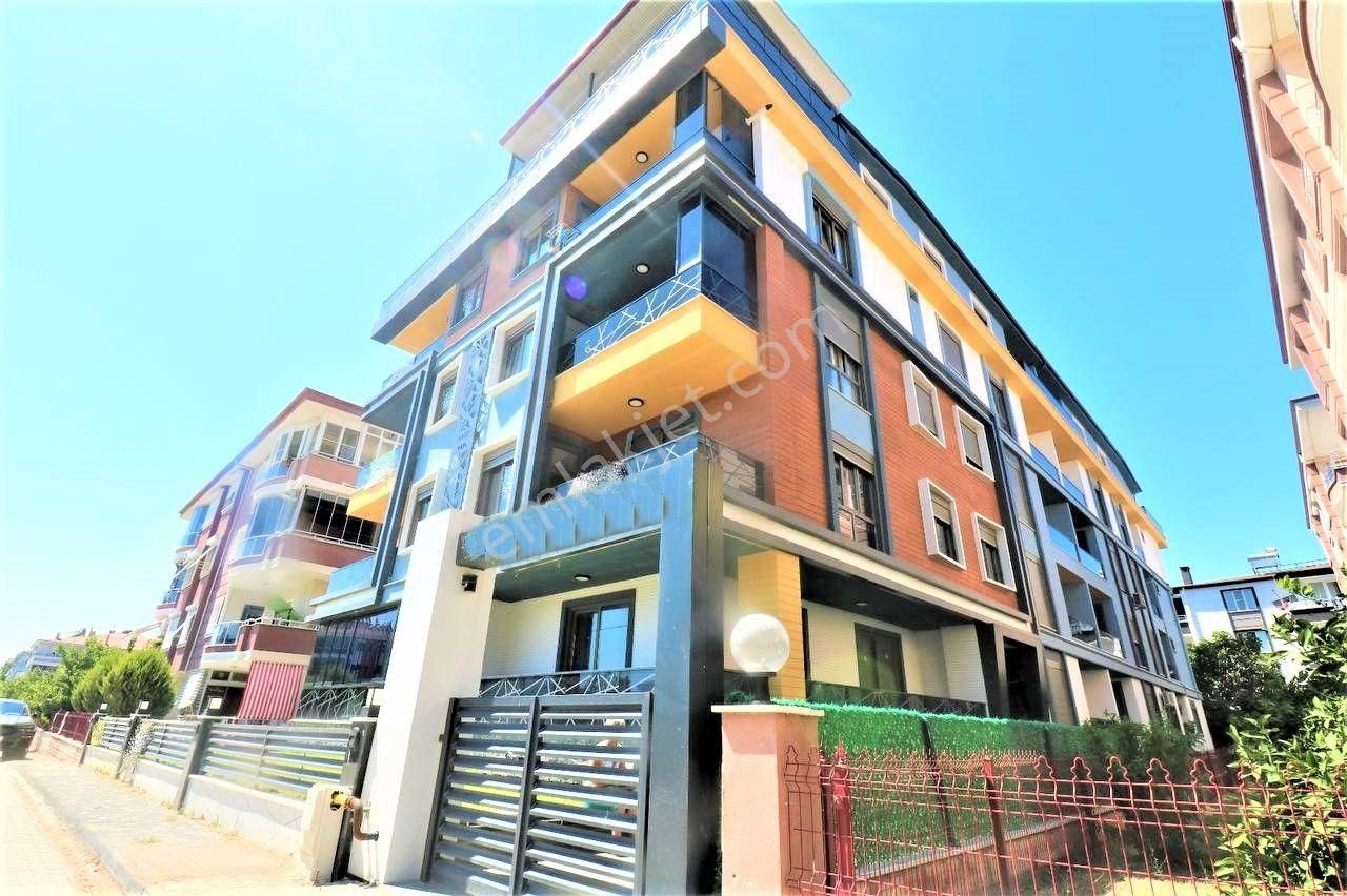 🏡akçay'da Aygül'den Sıfır Merkezi Lokasyon'da Ara Kat Doğalgaza Uygun Asansörlü 1+1 Satılık Daire🏡