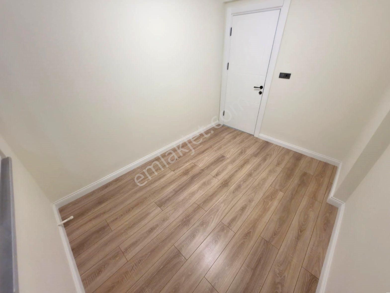 Aygül'den Akçay Merkez'de Şık Ve Keyifli Oturumuyla Ön Cephe Ara Kat Ada Mutfaklı 3+1 Satılık Daire - Görsel 18