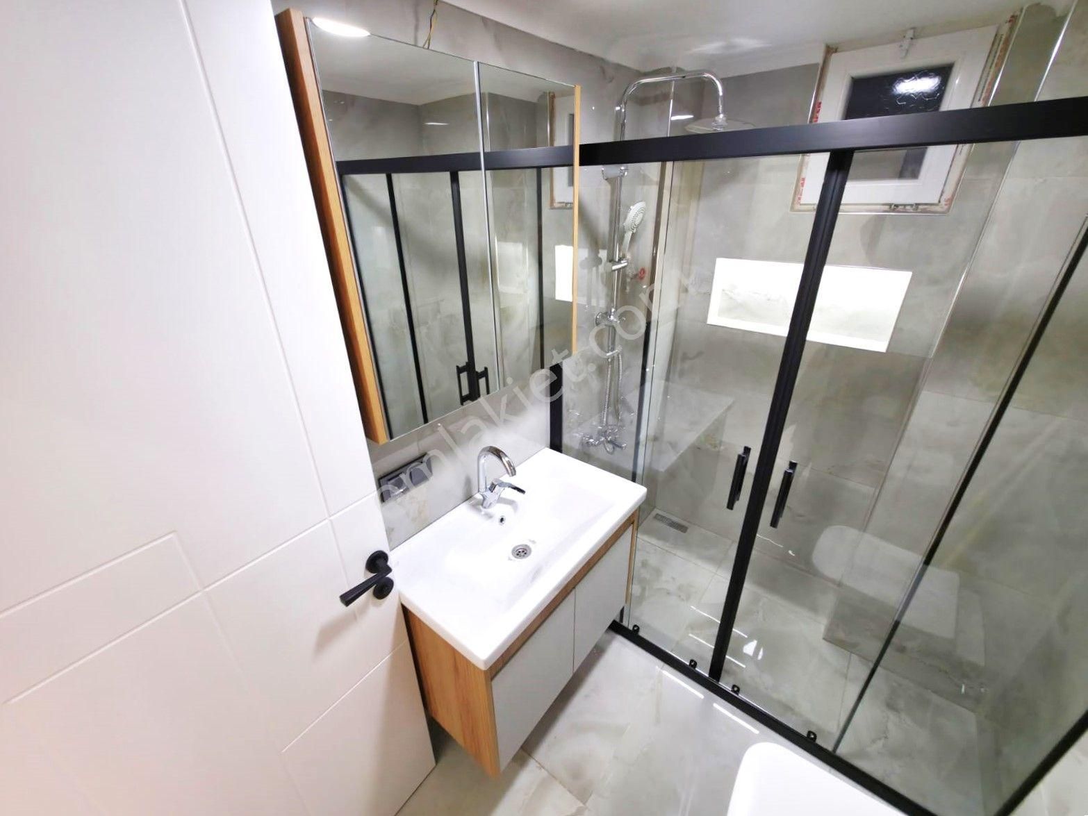 Aygül'den Akçay Merkez'de Şık Ve Keyifli Oturumuyla Ön Cephe Ara Kat Ada Mutfaklı 3+1 Satılık Daire - Görsel 30