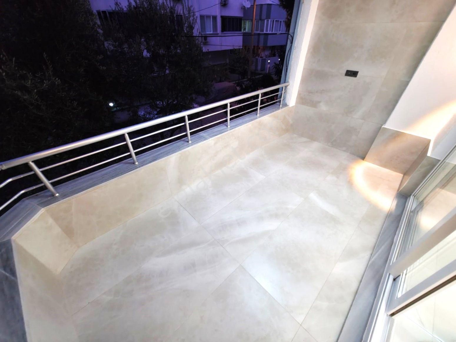 Aygül'den Akçay Merkez'de Şık Ve Keyifli Oturumuyla Ön Cephe Ara Kat Ada Mutfaklı 3+1 Satılık Daire - Görsel 35