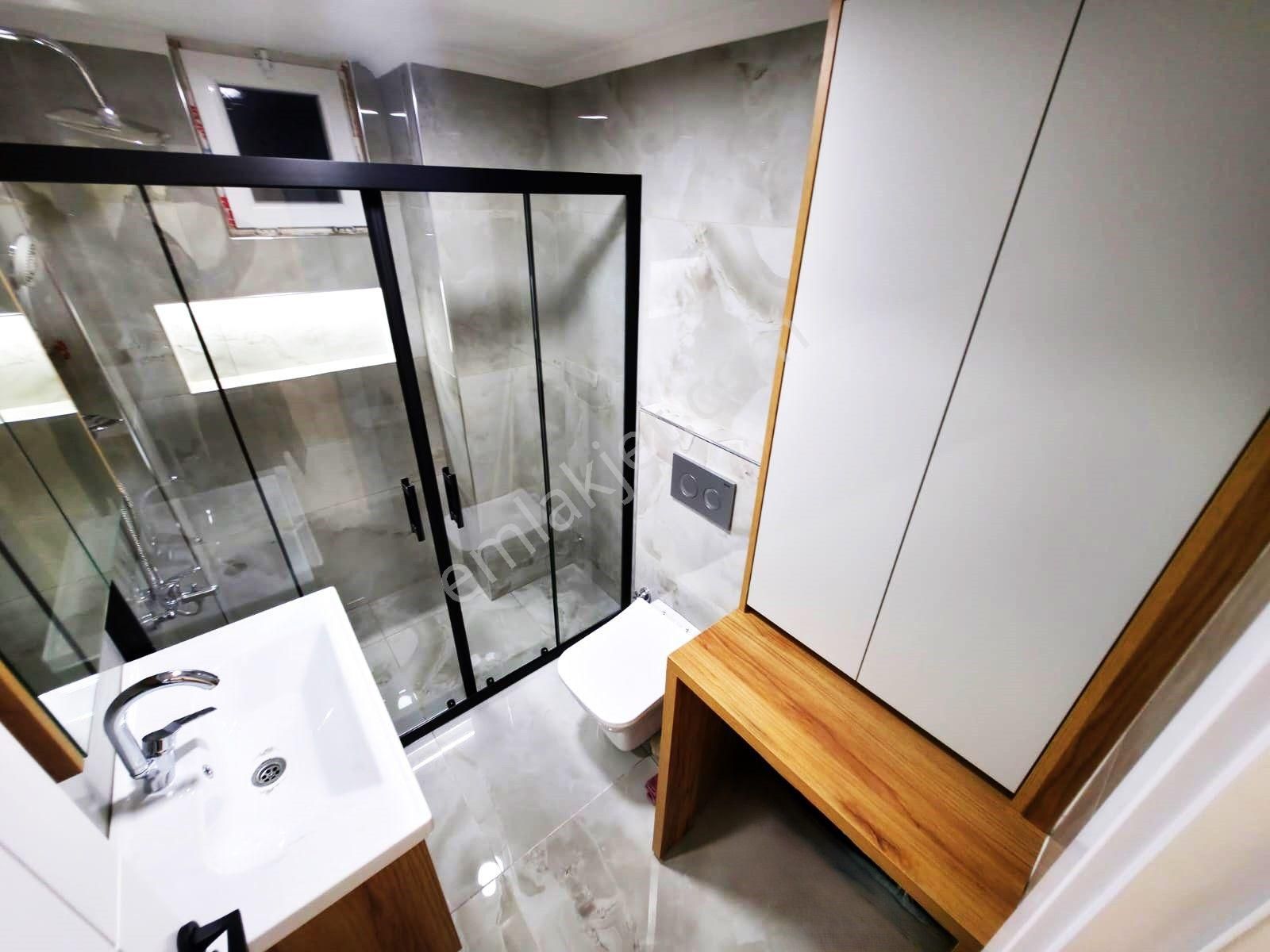 Aygül'den Akçay Merkez'de Şık Ve Keyifli Oturumuyla Ön Cephe Ara Kat Ada Mutfaklı 3+1 Satılık Daire - Görsel 31