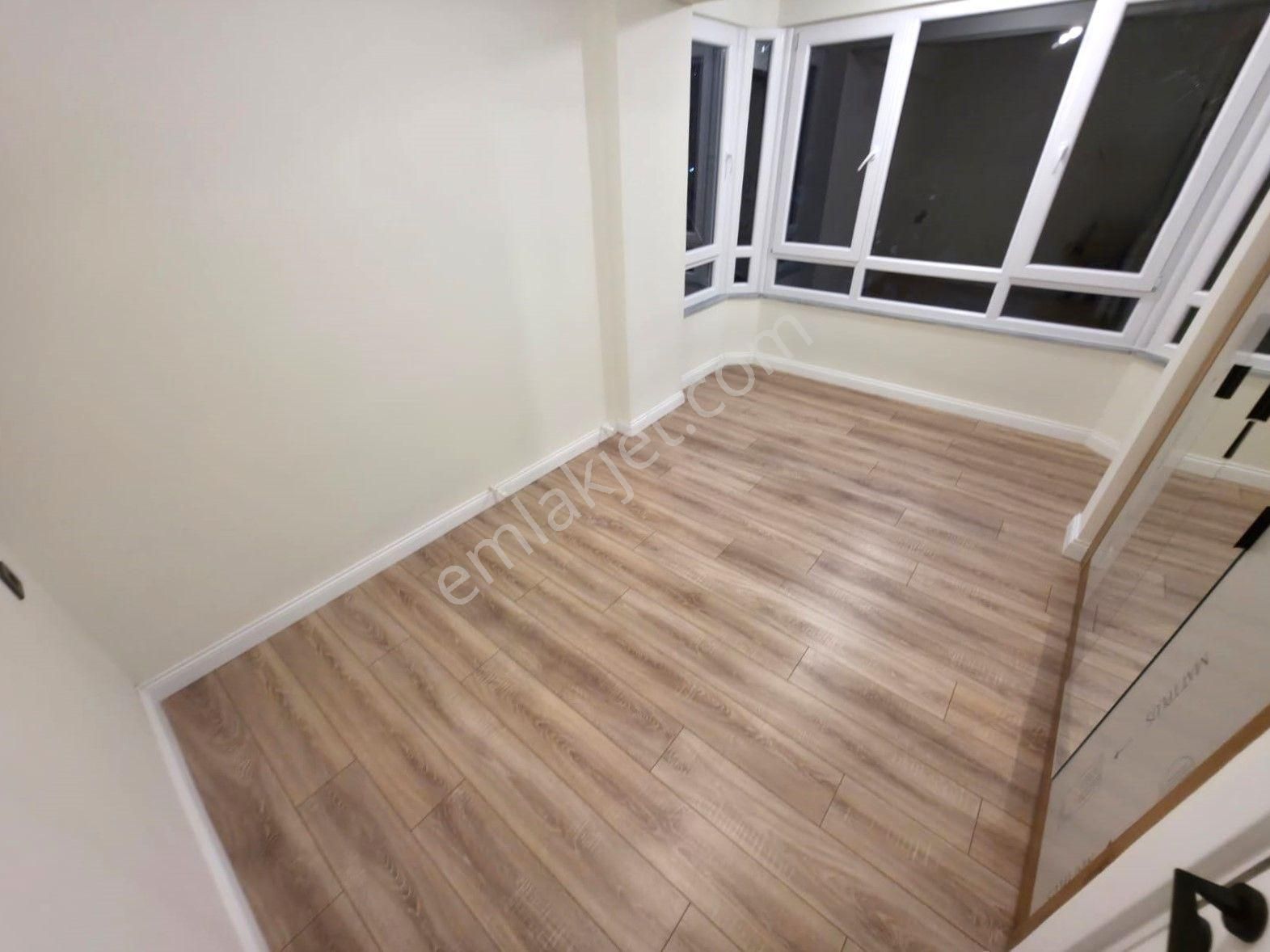 Aygül'den Akçay Merkez'de Şık Ve Keyifli Oturumuyla Ön Cephe Ara Kat Ada Mutfaklı 3+1 Satılık Daire - Görsel 28