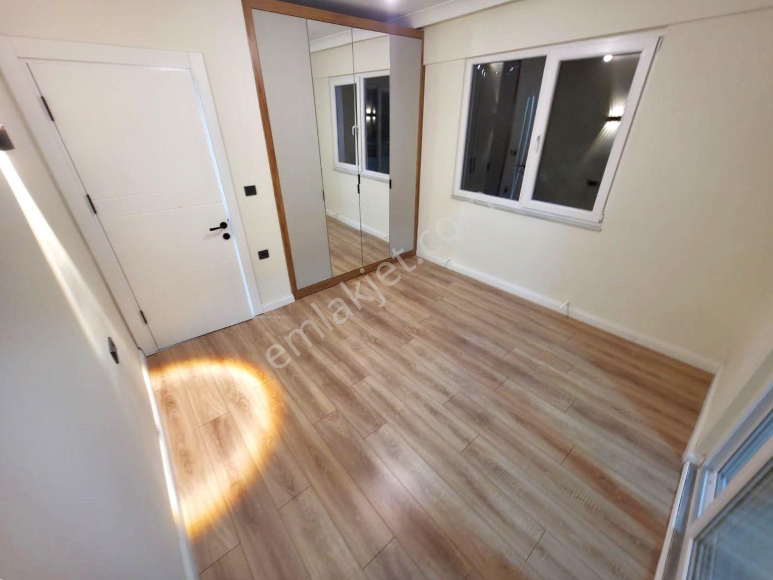 Aygül'den Akçay Merkez'de Şık Ve Keyifli Oturumuyla Ön Cephe Ara Kat Ada Mutfaklı 3+1 Satılık Daire - Görsel 11