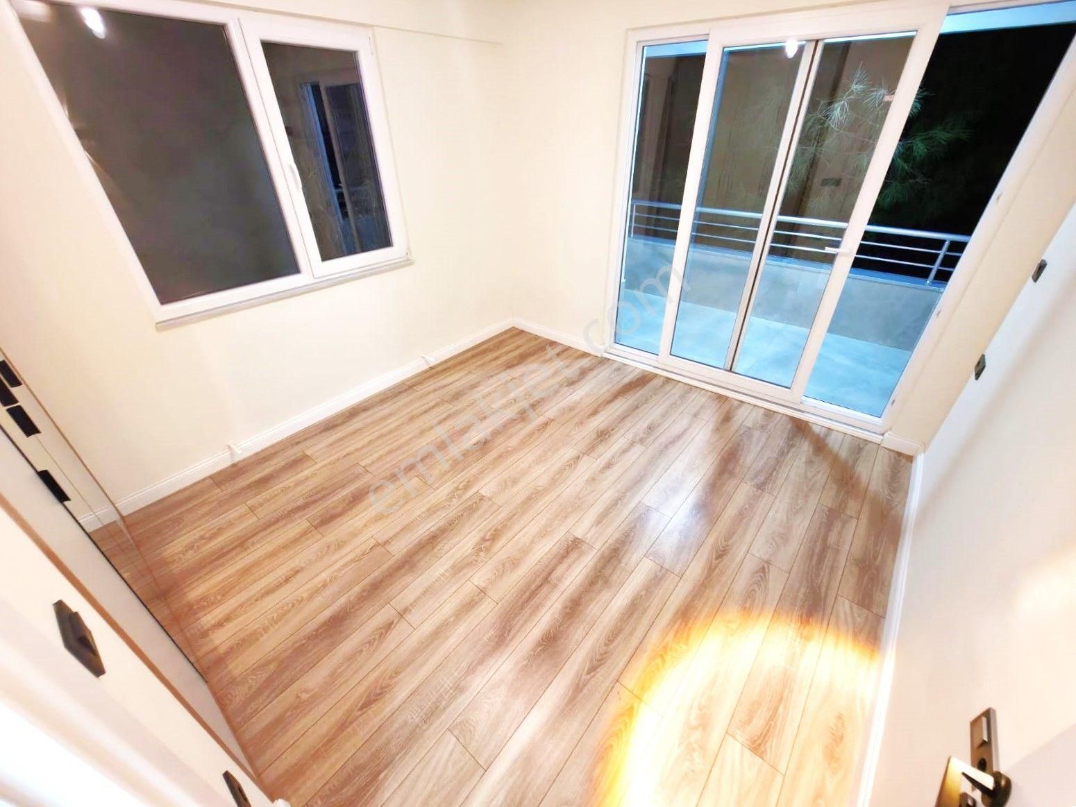 Aygül'den Akçay Merkez'de Şık Ve Keyifli Oturumuyla Ön Cephe Ara Kat Ada Mutfaklı 3+1 Satılık Daire - Görsel 14