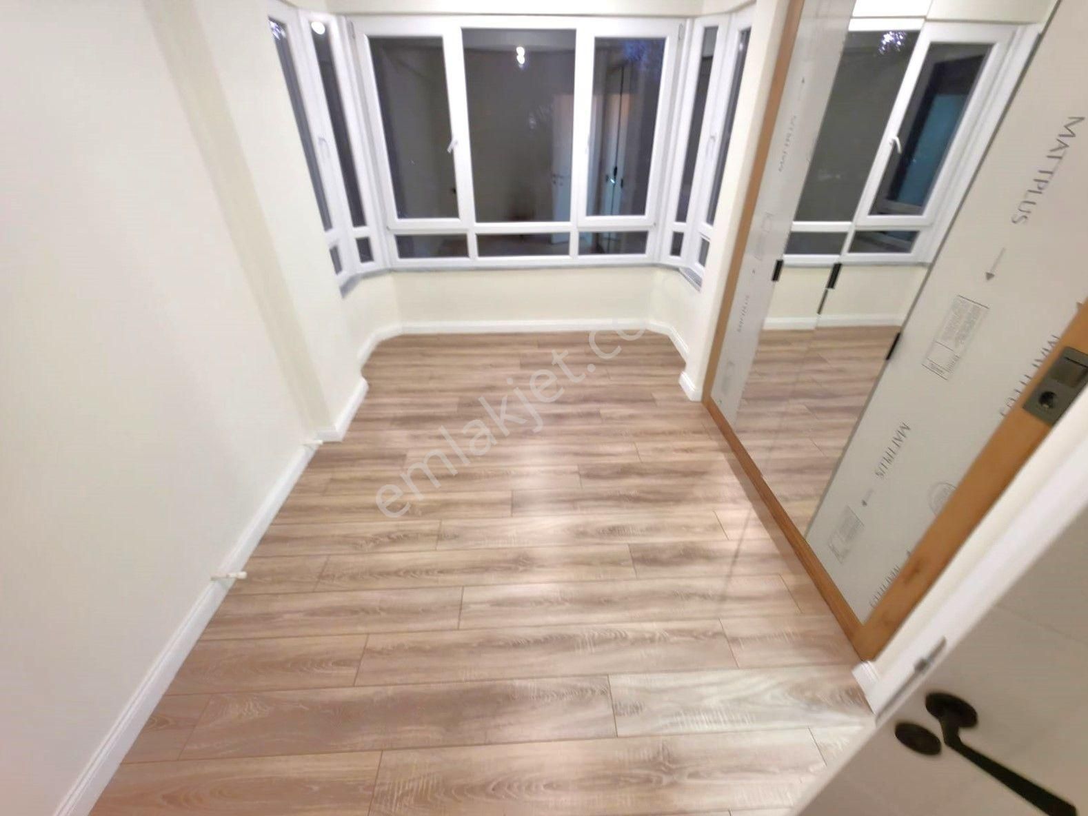 Aygül'den Akçay Merkez'de Şık Ve Keyifli Oturumuyla Ön Cephe Ara Kat Ada Mutfaklı 3+1 Satılık Daire - Görsel 26