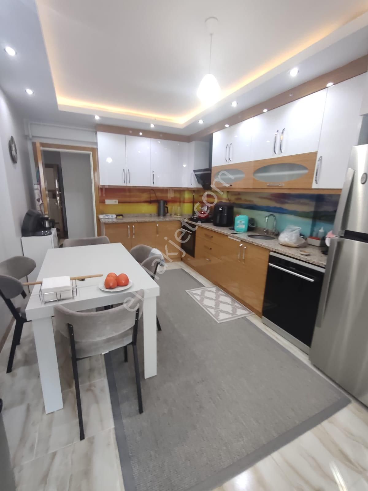 Kaan Emlaktan Çakmakta Yenibinada Arakat 3+1 Satılık Daire