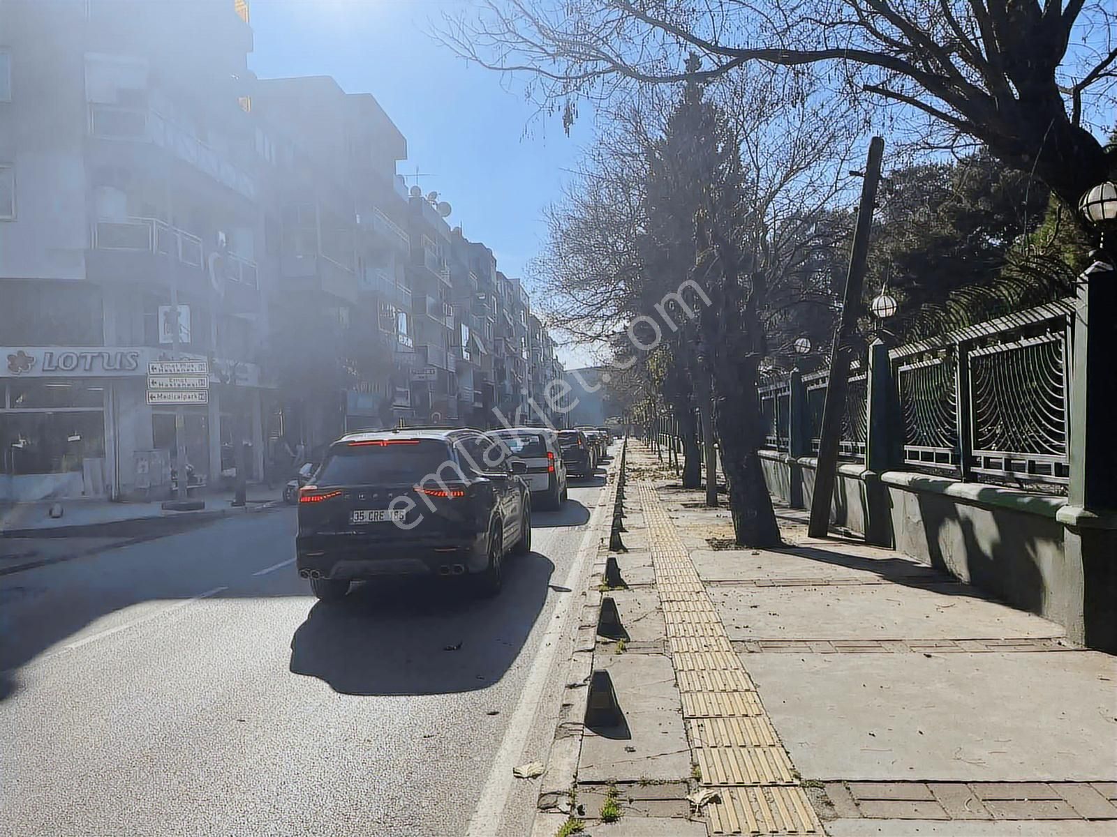 Alsancak Kahramanlar Kapısı Yakının Da ,2+1 Asansörlü Daire - Görsel 5