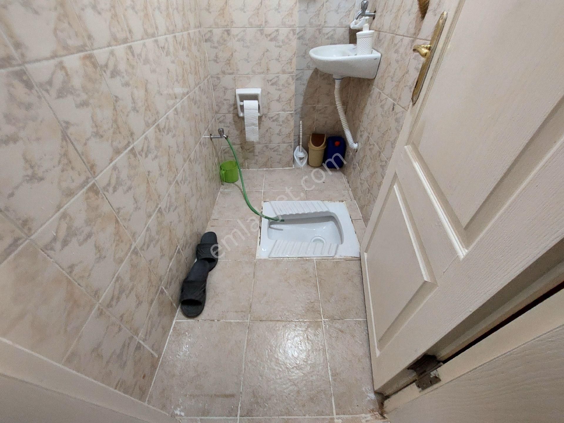 Gaziosmanpaşa Karayolları De Acil Satılık Toprak Tapulu Kot 2 Balkonlu 1+1 60 M2 - Görsel 11