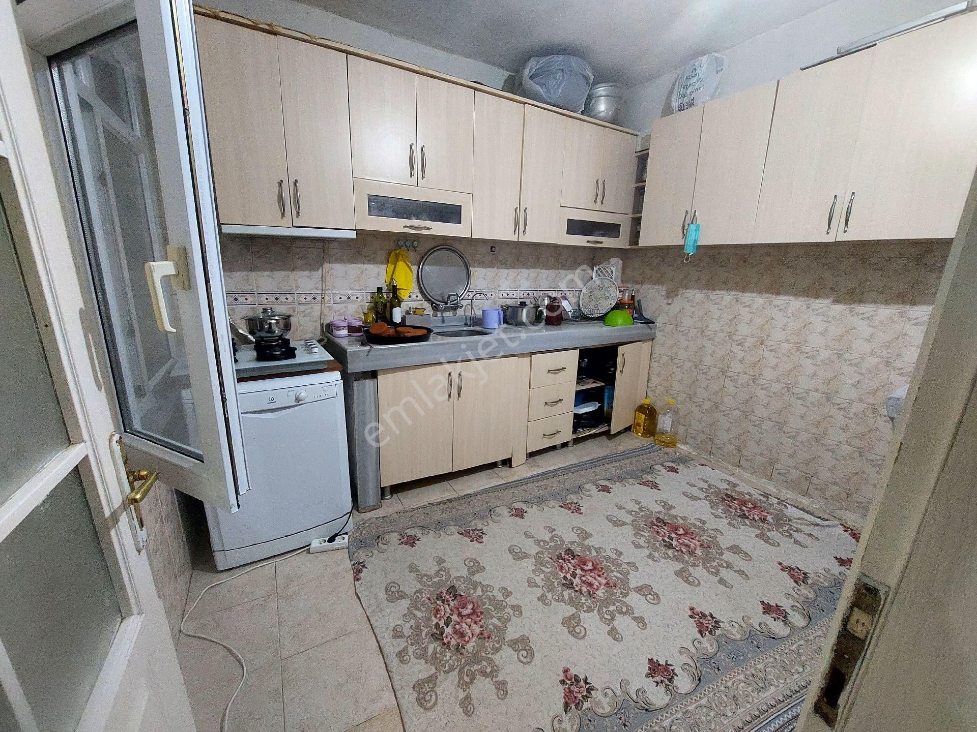 Gaziosmanpaşa Karayolları De Acil Satılık Toprak Tapulu Kot 2 Balkonlu 1+1 60 M2 - Görsel 5