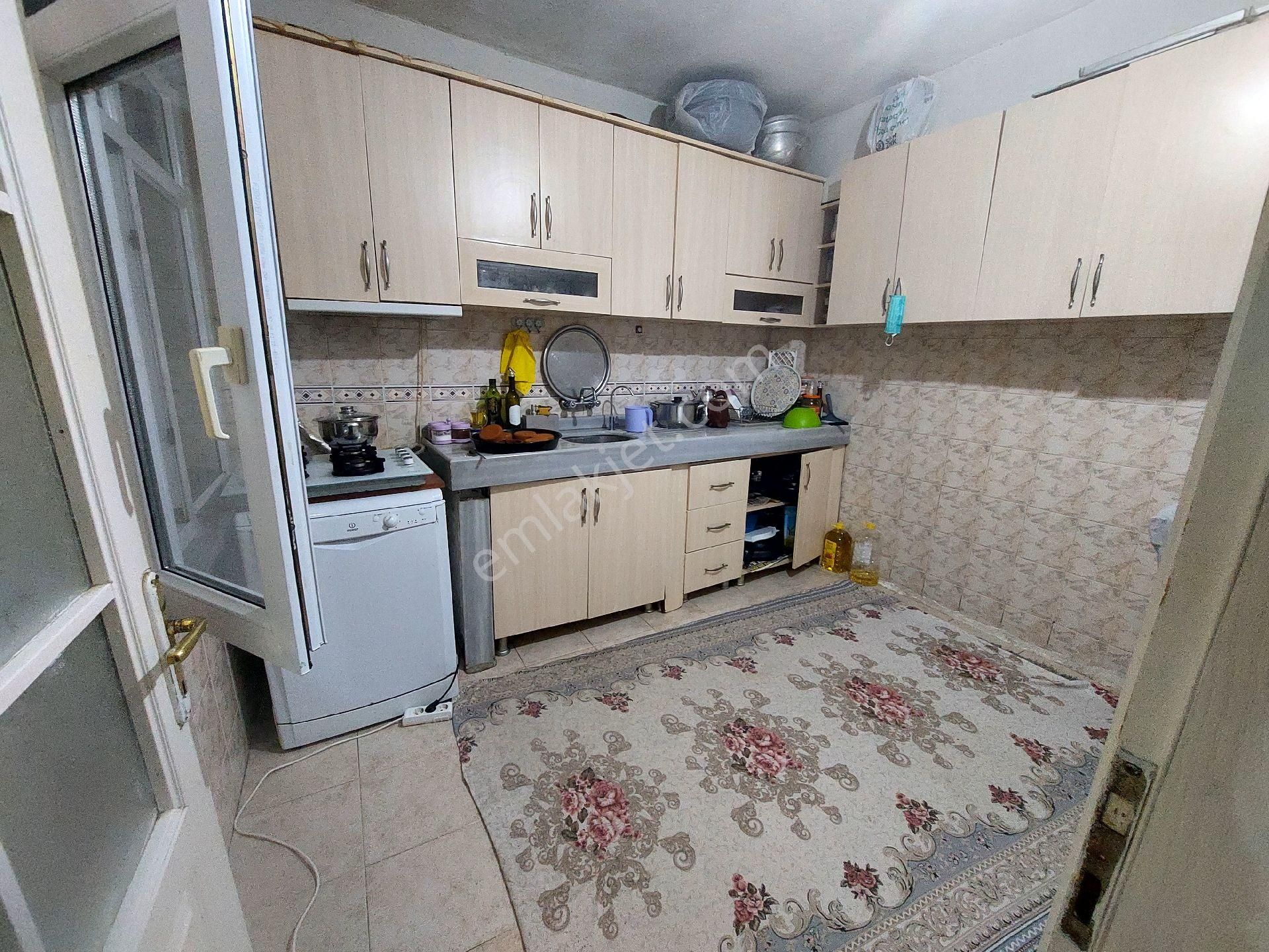 Gaziosmanpaşa Karayolları De Acil Satılık Toprak Tapulu Kot 2 Balkonlu 1+1 60 M2 - Görsel 6