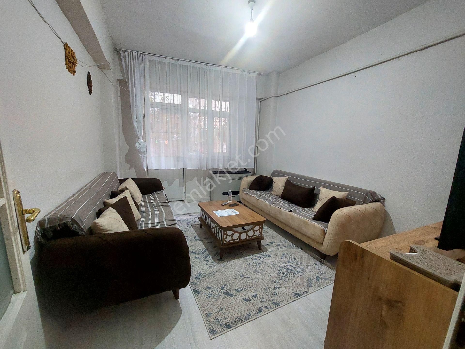 Gaziosmanpaşa Karayolları De Acil Satılık Toprak Tapulu Kot 2 Balkonlu 1+1 60 M2 - Görsel 2