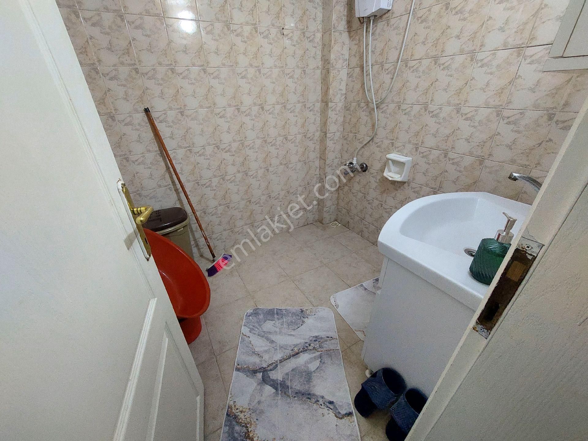 Gaziosmanpaşa Karayolları De Acil Satılık Toprak Tapulu Kot 2 Balkonlu 1+1 60 M2 - Görsel 10