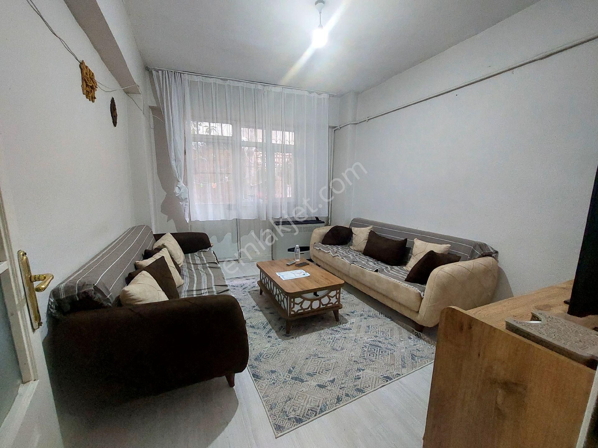 Gaziosmanpaşa Karayolları De Acil Satılık Toprak Tapulu Kot 2 Balkonlu 1+1 60 M2