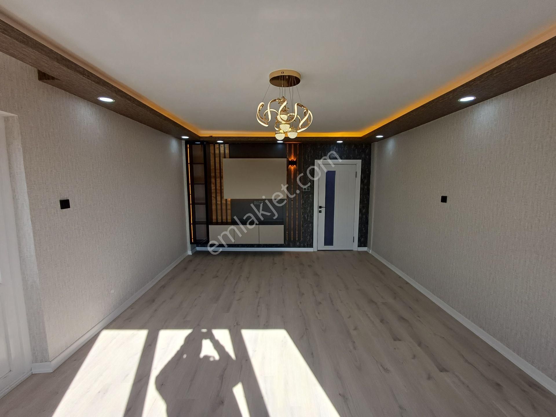 Yazıcı Dan Sincan İstasyon Mahallesinde Cadde Üzerinde Satılık 3+1 Daire