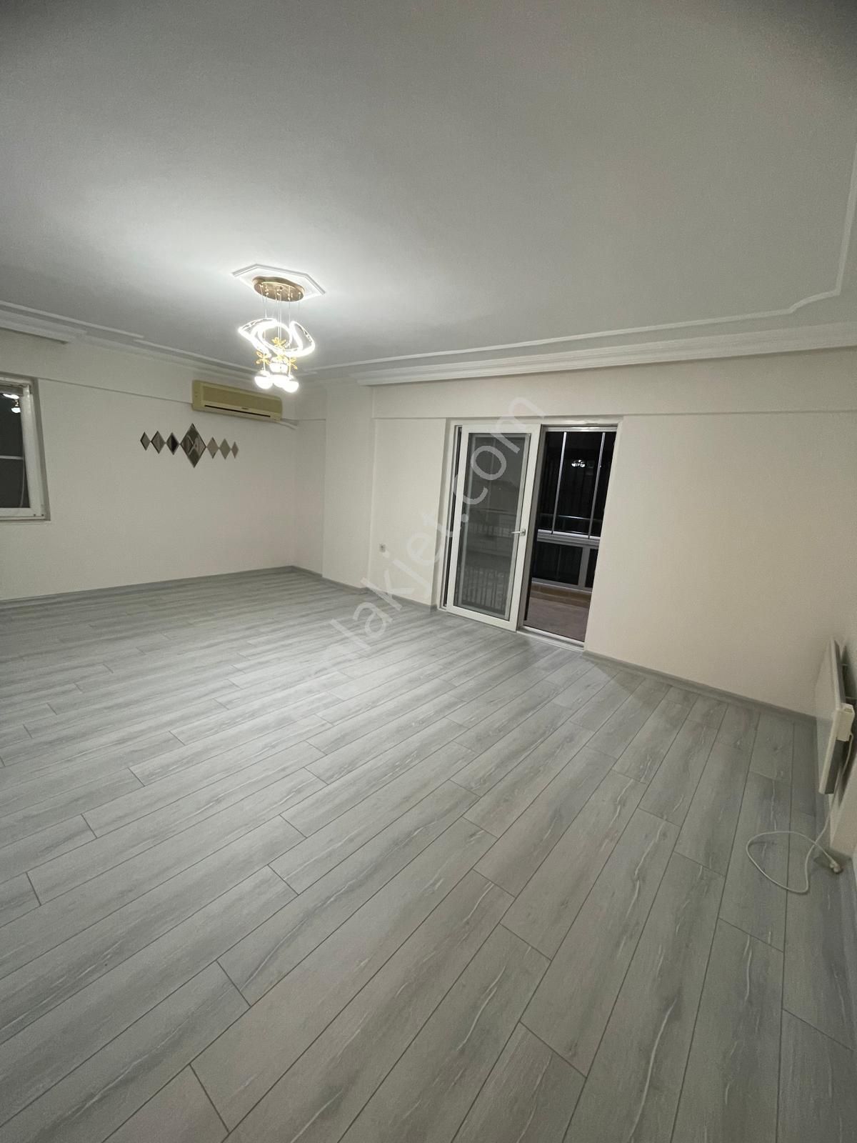Didim'de Mükemmel Konumda Ultra Genişlikte 3+1 130 M2 Daire !!! Havuzlu Site İçinde !!!