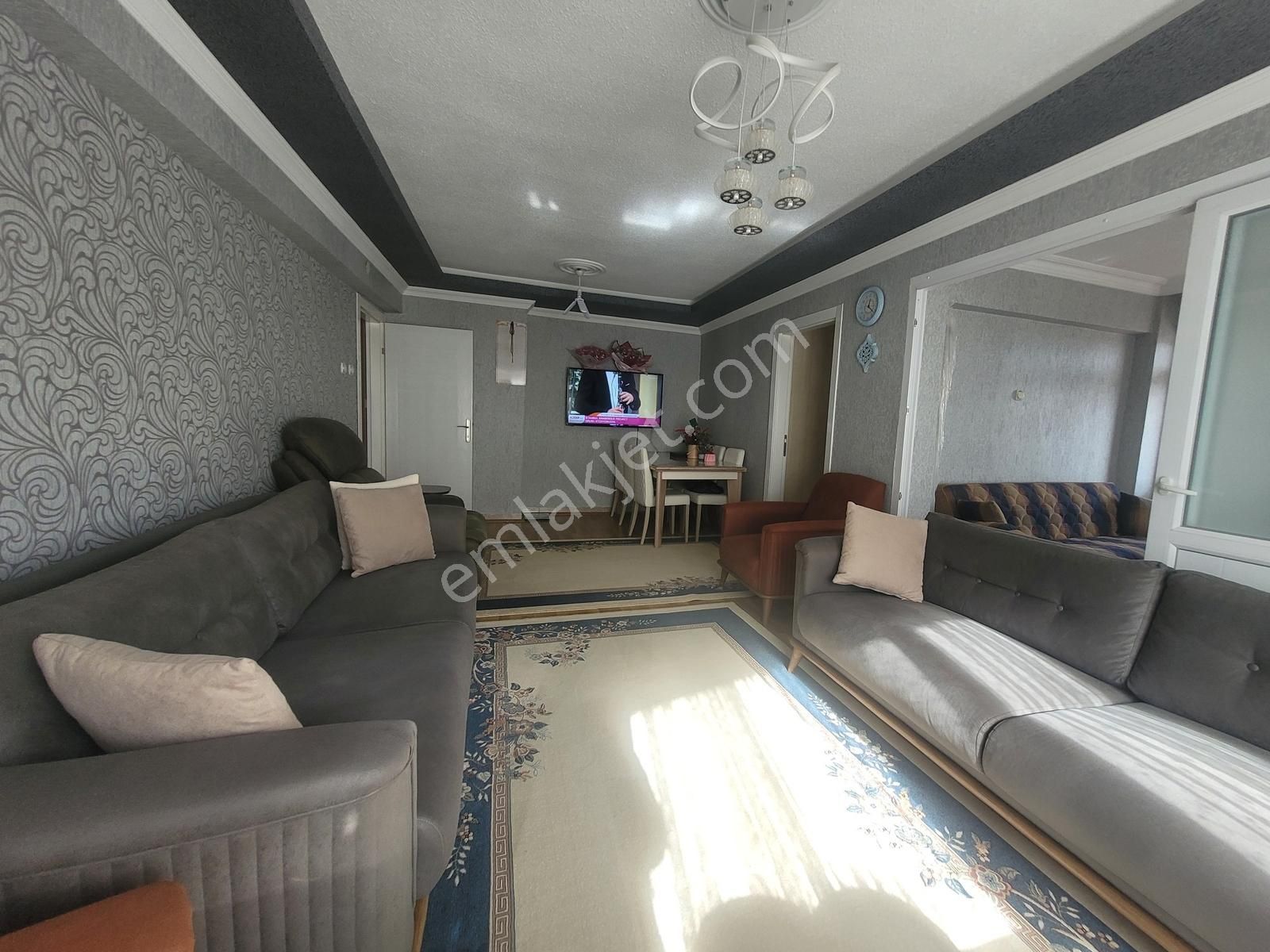 Rozet Sokak'ta Bakımlı , Ferah Ve Yatırıma Uygun 3 Oda 1 Salon - Görsel 3