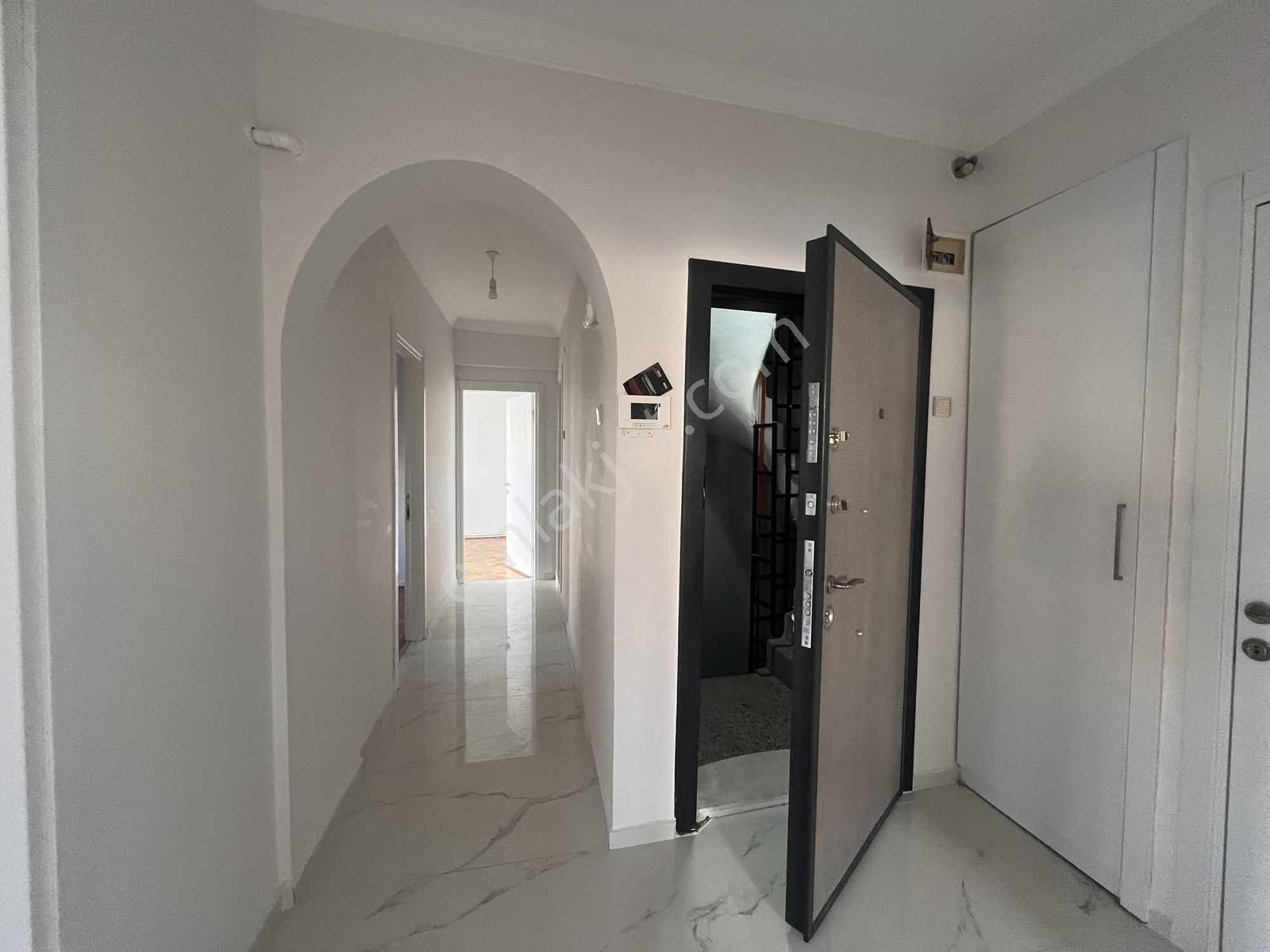 İnönü Cadde Yanı Araphasanda 3+1 Köşe Satılık Ara-kat Daire - Görsel 3